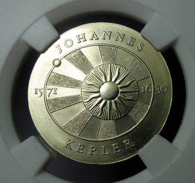 开普勒诞辰400周年,开普勒三大定律,1971东德纪念币5马克,民主德国,UNC品相自打标签盒子 - 开普勒诞辰400周年,开普勒三大定律,1971东德纪念币5马克,民主德国,UNC品相自打标签盒子