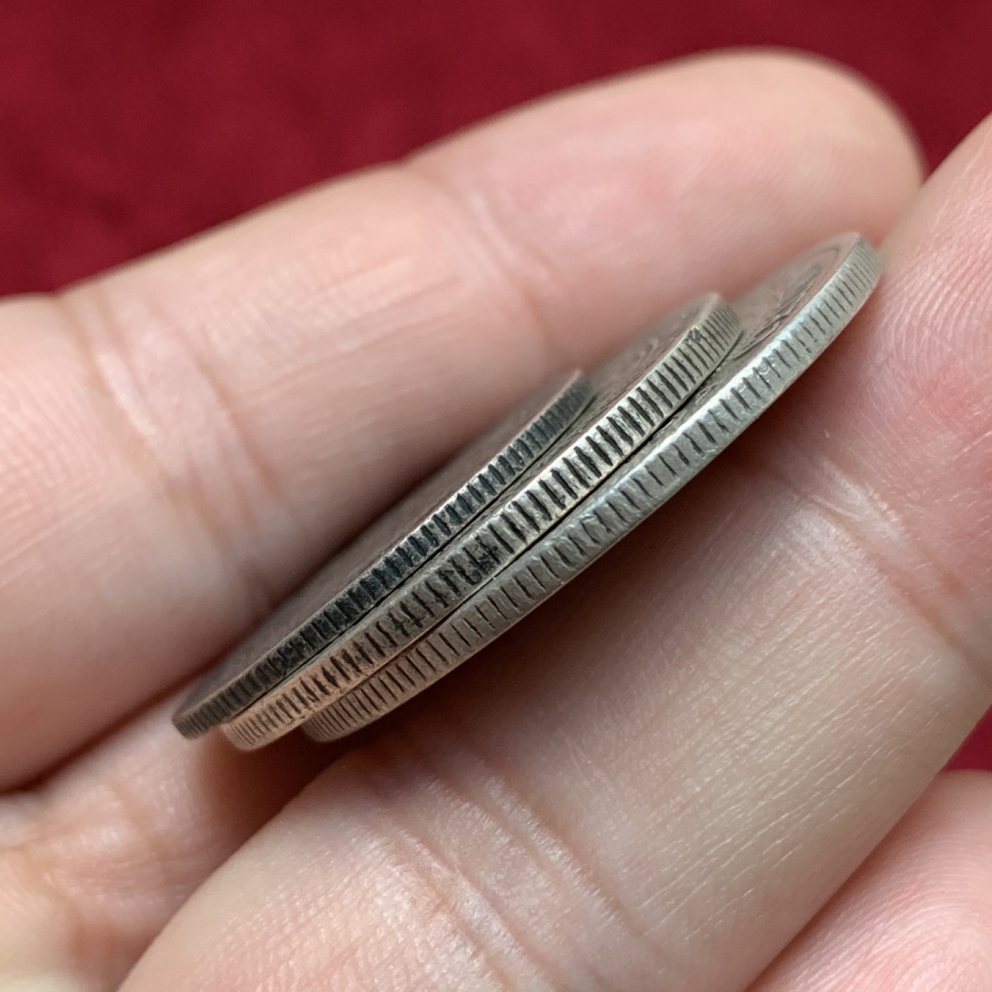 《竞宝斋》第69场-本周日，周一，周四.3场连拍（全场不限金额包邮） 英国3枚银币一组拍，维多利亚1894-1900年披纱银币1先令、2先令、半克朗银币三枚一套