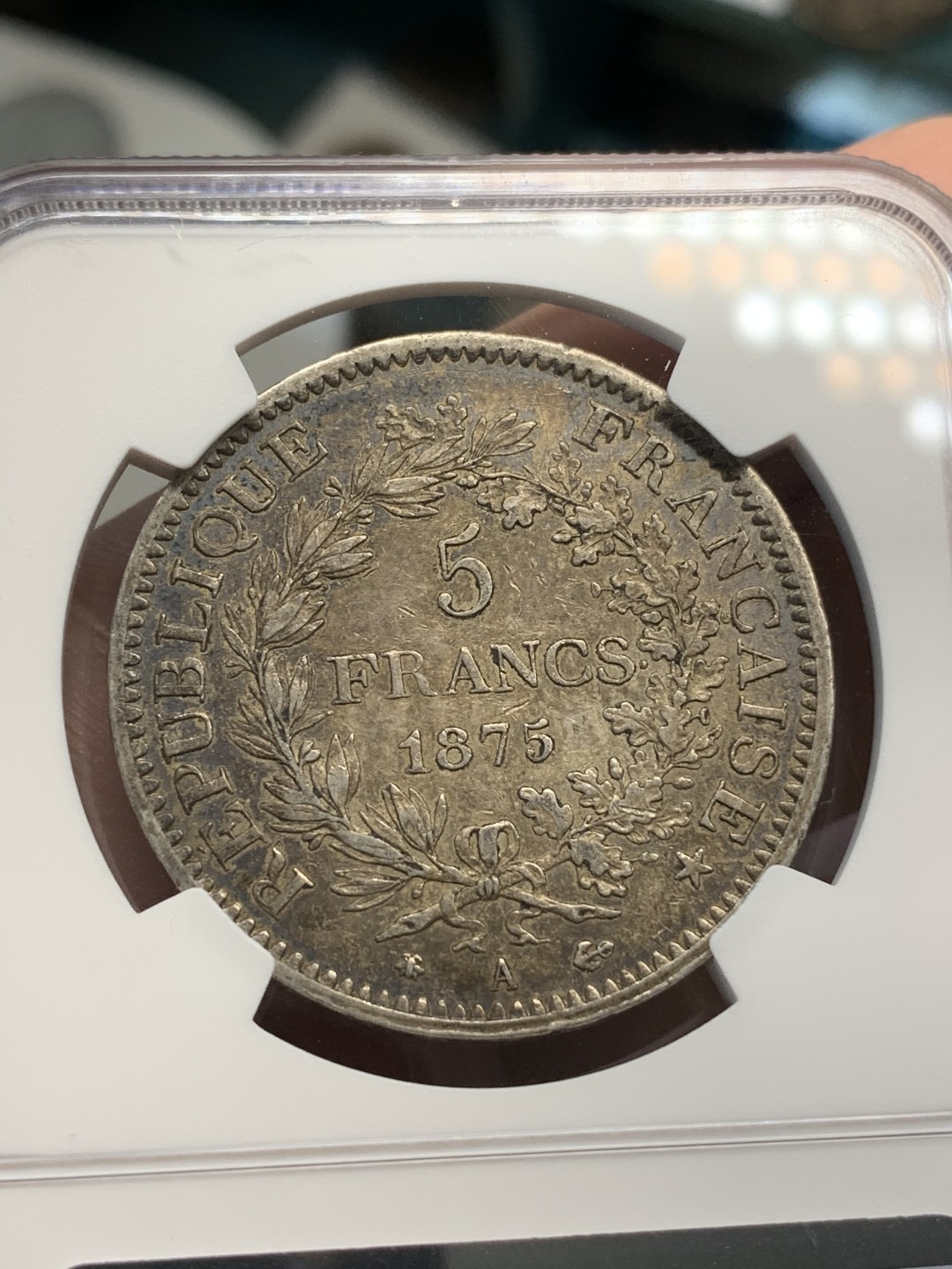 《竞宝斋》第69场-本周日，周一，周四.3场连拍（全场不限金额包邮） NGC AU55 法国 1875年小A版 大力神5法郎银币 双面深包浆 缺点光 细节非常好 也是不多见的年份