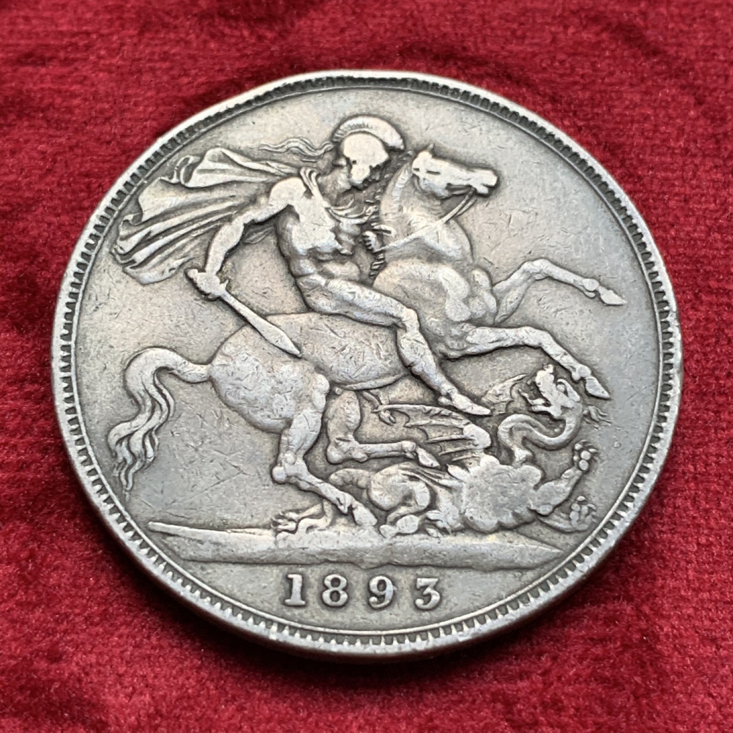 《竞宝斋》第69场-本周日，周一，周四.3场连拍（全场不限金额包邮） 英国 1893年 维多利亚女王 披纱版 马剑克朗大银币  双面深包浆 满满岁月的韵味