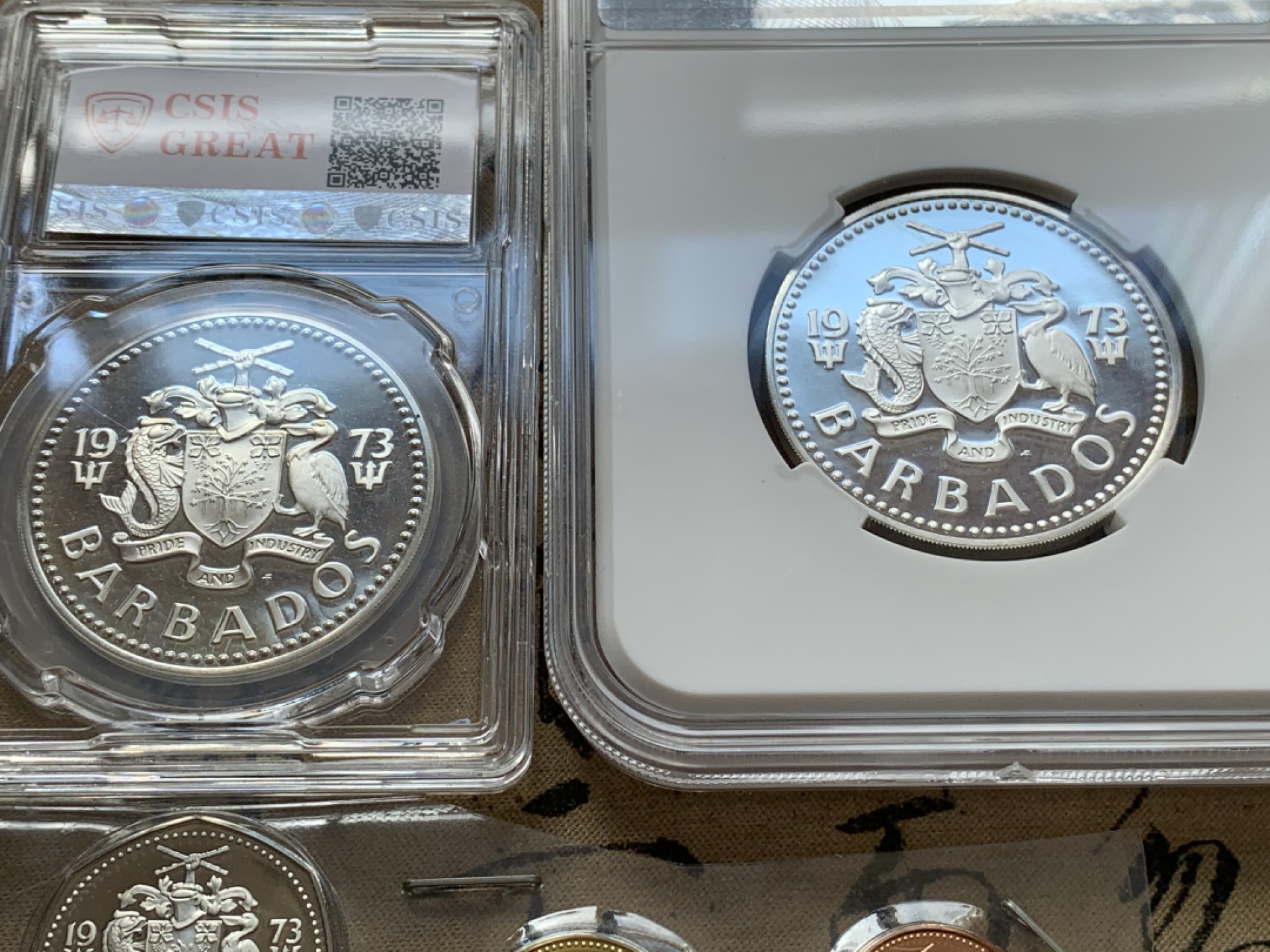 《竞宝斋》第69场-本周日，周一，周四.3场连拍（全场不限金额包邮） 1973年 巴巴多斯 8枚装 2枚银币 31.10+37.90 盒证全