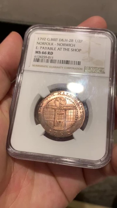 《竞宝斋》第69场-本周日，周一，周四.3场连拍（全场不限金额包邮） NGC MS66RD 1792年英国诺福克郡诺里奇市1/2便士代币 200多年的铜币，通常都是BN、RB，而RD非常罕见，这枚是仅有的RD，宛如新铸