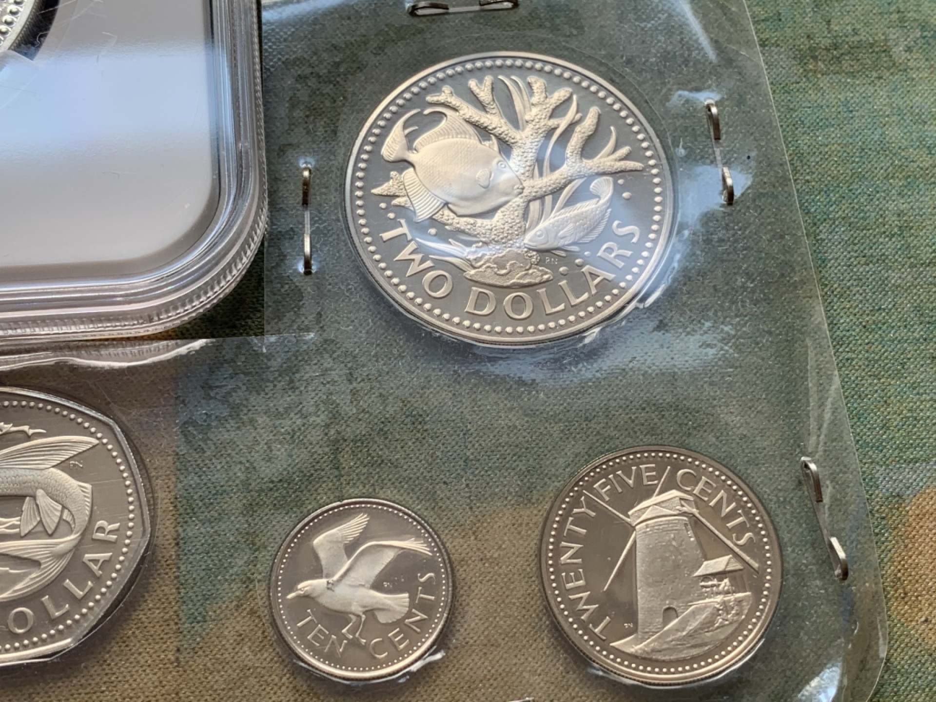 《竞宝斋》第69场-本周日，周一，周四.3场连拍（全场不限金额包邮） 1973年 巴巴多斯 8枚装 2枚银币 31.10+37.90 盒证全