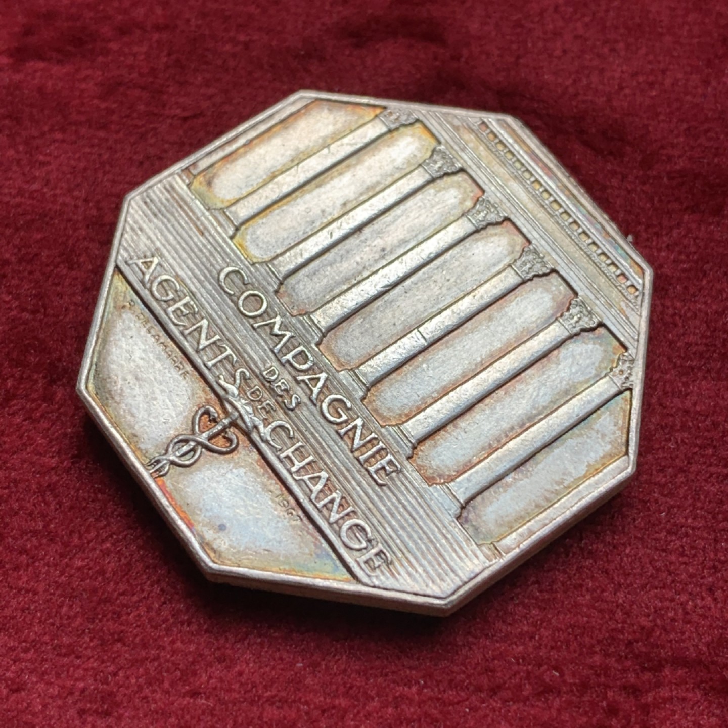 《竞宝斋》第69场-本周日，周一，周四.3场连拍（全场不限金额包邮） 法国1967年巴黎股票经纪人公司八角银章 33mm，21.3克，丰饶角边铭