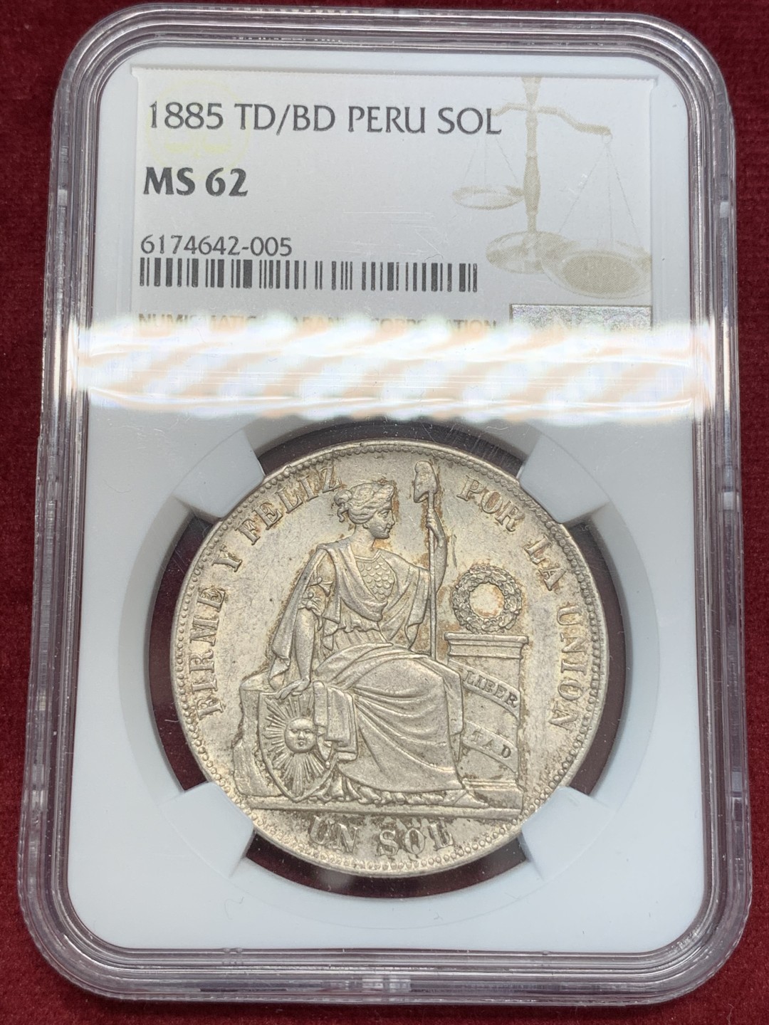 《竞宝斋》第69场-本周日，周一，周四.3场连拍（全场不限金额包邮） 亚军分 NGC-MS62 秘鲁 1885年 坐人 1索尔大银币 好品淡彩 稀少年份