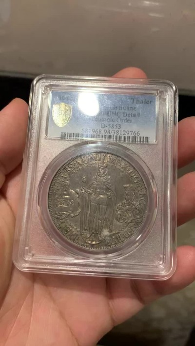 《竞宝斋》第69场-本周日，周一，周四.3场连拍（全场不限金额包邮） PCGS UNC 1613/2年条顿骑士团泰勒 大热品种，背面的骑士盾徽极美，铁灰色包浆，如果背面6点位置没有那两划 可惜了，高价品种