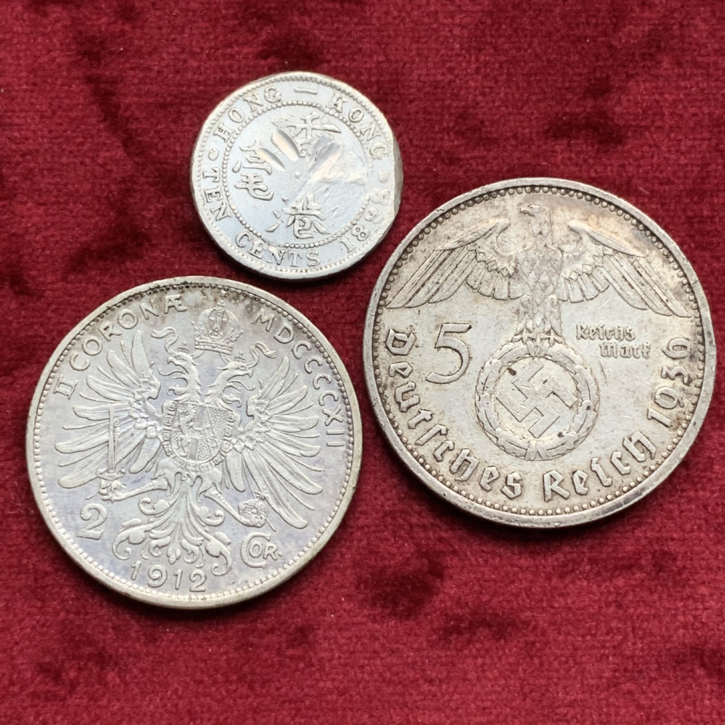 《竞宝斋》第69场-本周日，周一，周四.3场连拍（全场不限金额包邮） 银币3枚一起  奥匈帝国1912年2克朗银币+德国1936年5马克银币+1895年香港1毫银币  细节见图
