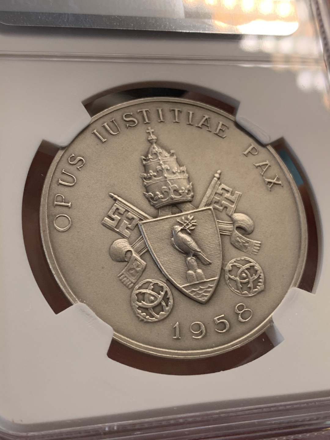 《竞宝斋》第69场-本周日，周一，周四.3场连拍（全场不限金额包邮） 冠军 NGC-MS64 梵蒂冈 1958年 纪念保罗十二世 大银章 非常少见