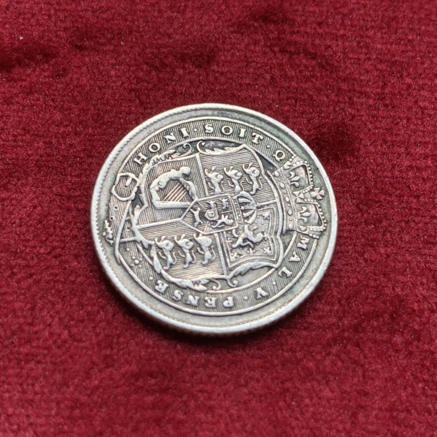 《竞宝斋》第69场-本周日，周一，周四.3场连拍（全场不限金额包邮） 英国 1816年 乔治三世 6便士 银币 人物细节好 水泡眼挺精神 细节见图