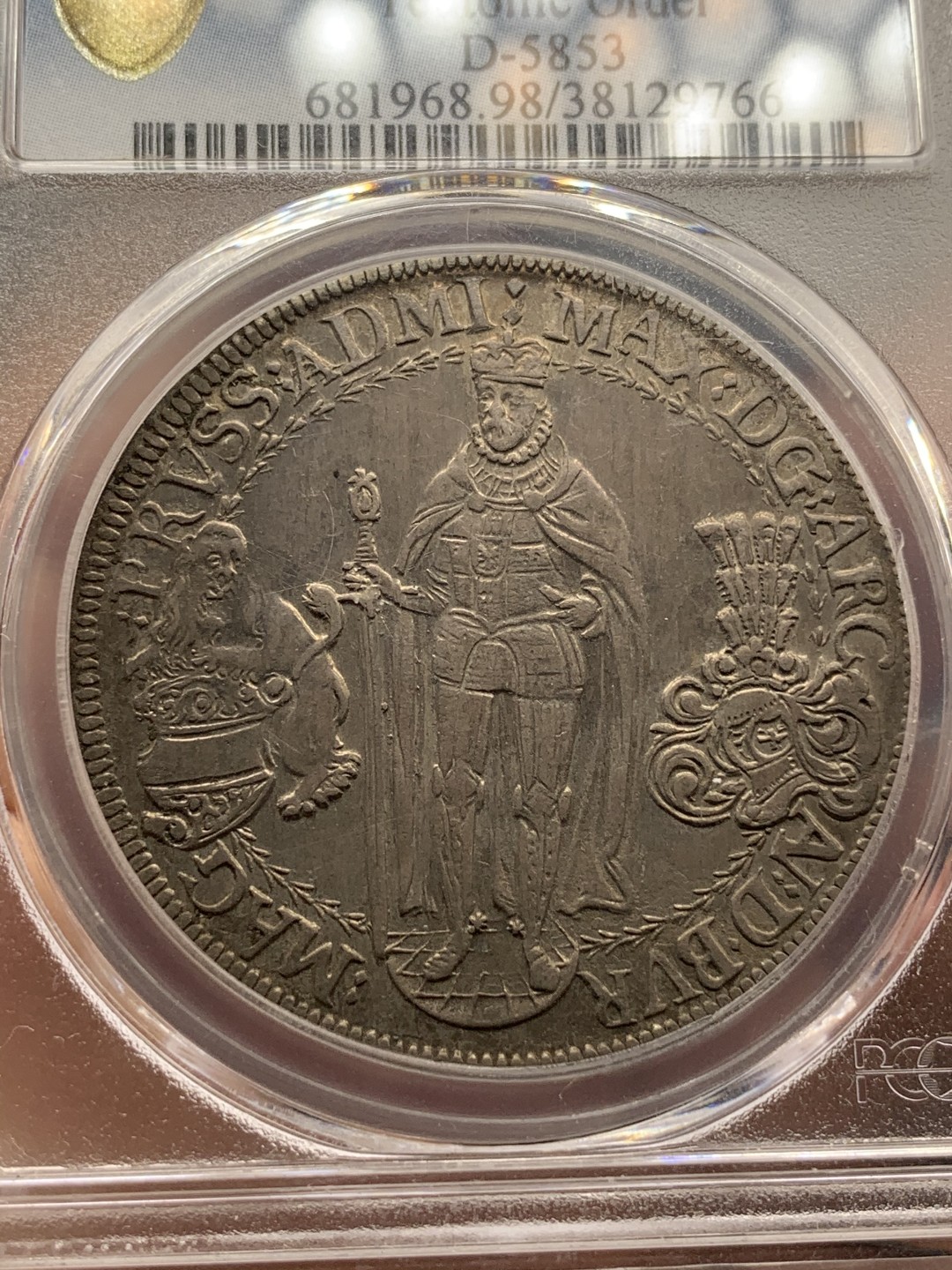 《竞宝斋》第69场-本周日，周一，周四.3场连拍（全场不限金额包邮） PCGS UNC 1613/2年条顿骑士团泰勒 大热品种，背面的骑士盾徽极美，铁灰色包浆，如果背面6点位置没有那两划 可惜了，高价品种