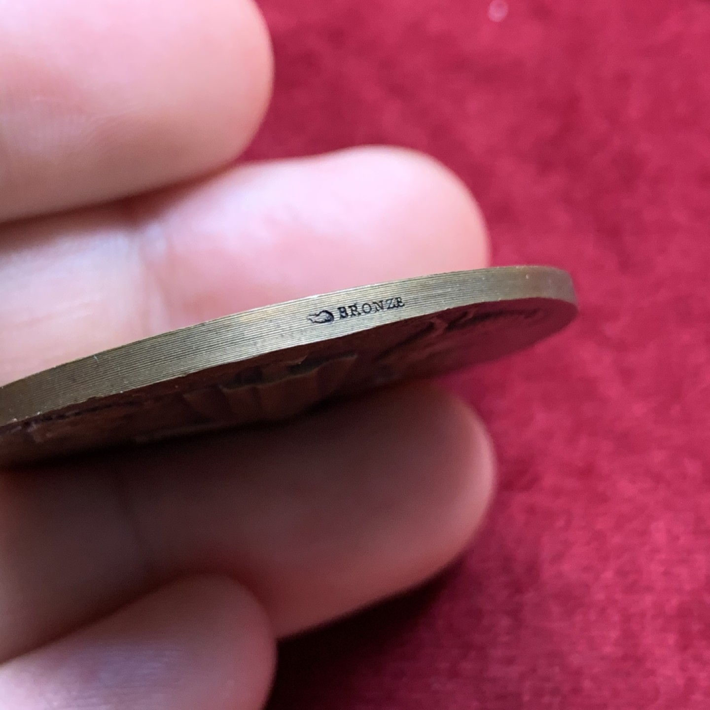 《竞宝斋》第69场-本周日，周一，周四.3场连拍（全场不限金额包邮） 法国 喂鸡 女孩铜章 目测为原铸 丰饶角 铜标  1880前后   29.5克 41mm