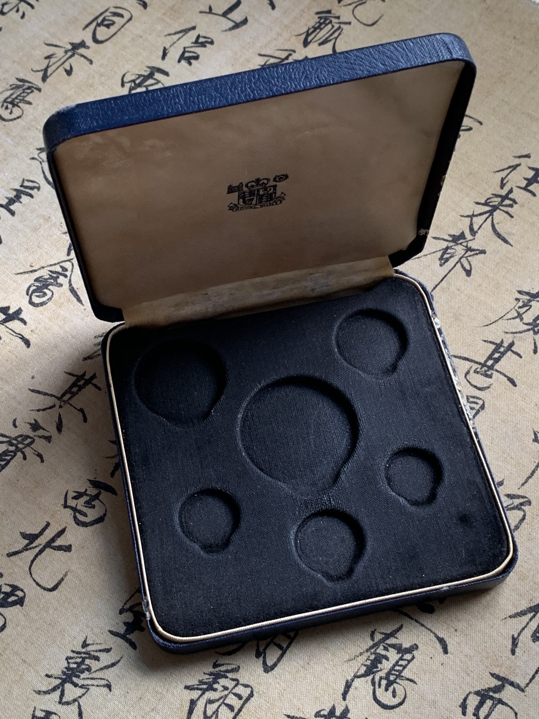 《竞宝斋》第69场-本周日，周一，周四.3场连拍（全场不限金额包邮） 1970年 百慕大（英属）6枚装 1枚银币 28.28 盒装