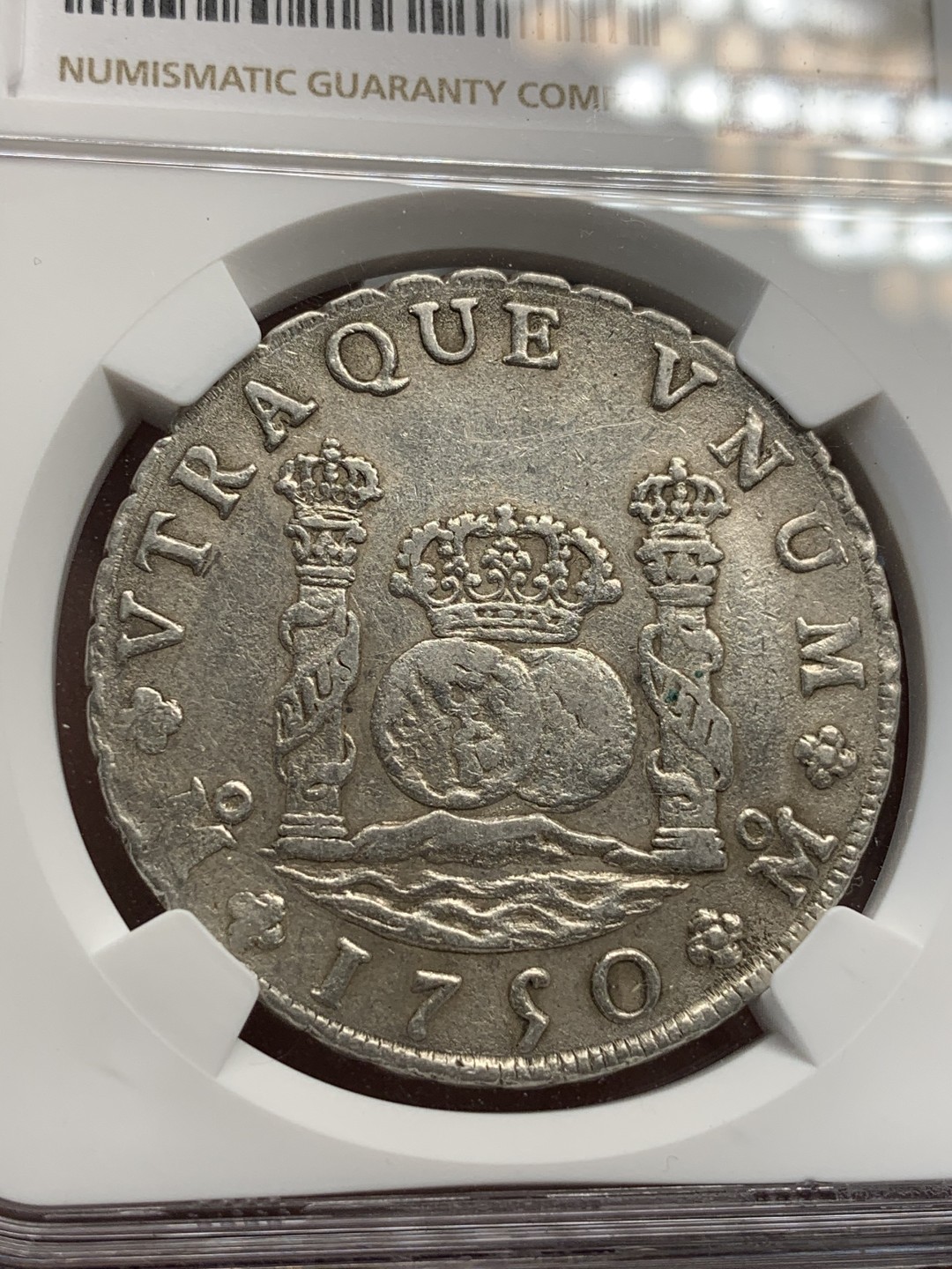 《竞宝斋》第69场-本周日，周一，周四.3场连拍（全场不限金额包邮） NGC AU 细节评级 墨西哥 1750年 双柱 地球 大银币 中期好品 模具特点是粗狂