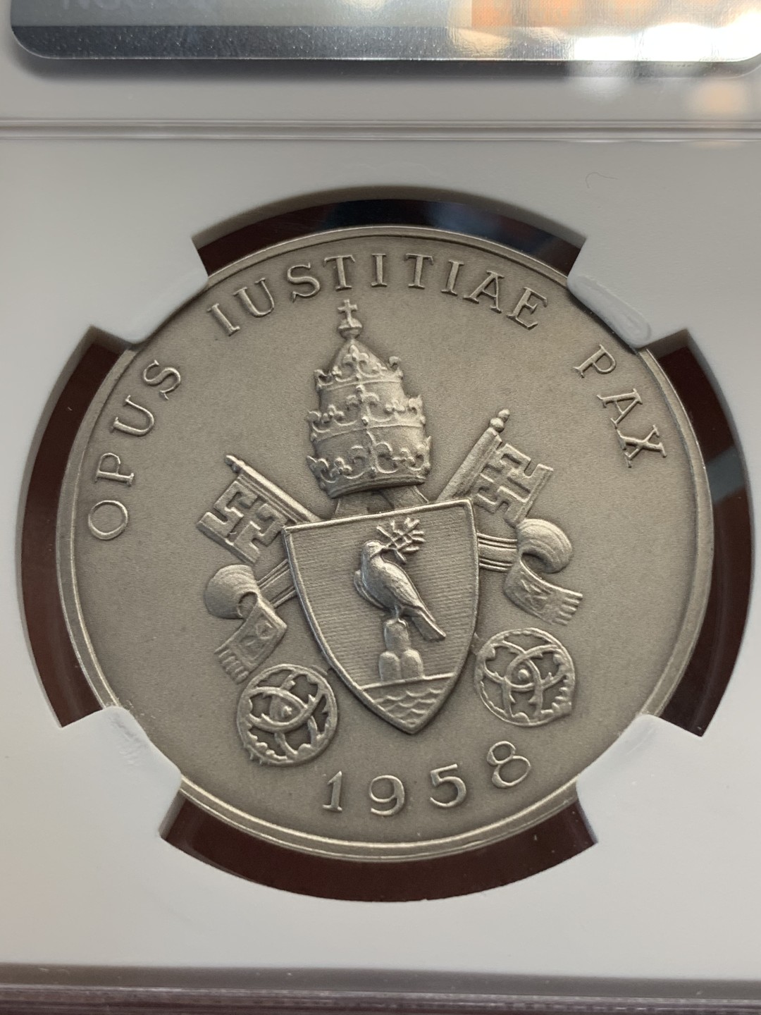 《竞宝斋》第69场-本周日，周一，周四.3场连拍（全场不限金额包邮） 冠军 NGC-MS64 梵蒂冈 1958年 纪念保罗十二世 大银章 非常少见