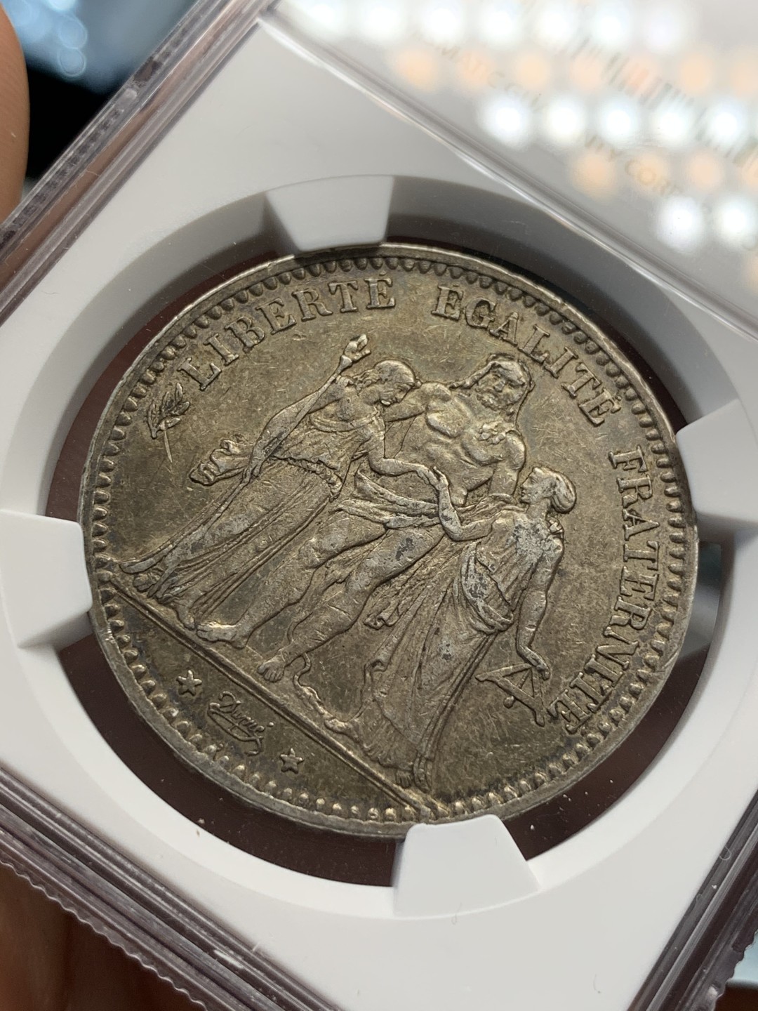 《竞宝斋》第69场-本周日，周一，周四.3场连拍（全场不限金额包邮） NGC AU55 法国 1875年小A版 大力神5法郎银币 双面深包浆 缺点光 细节非常好 也是不多见的年份