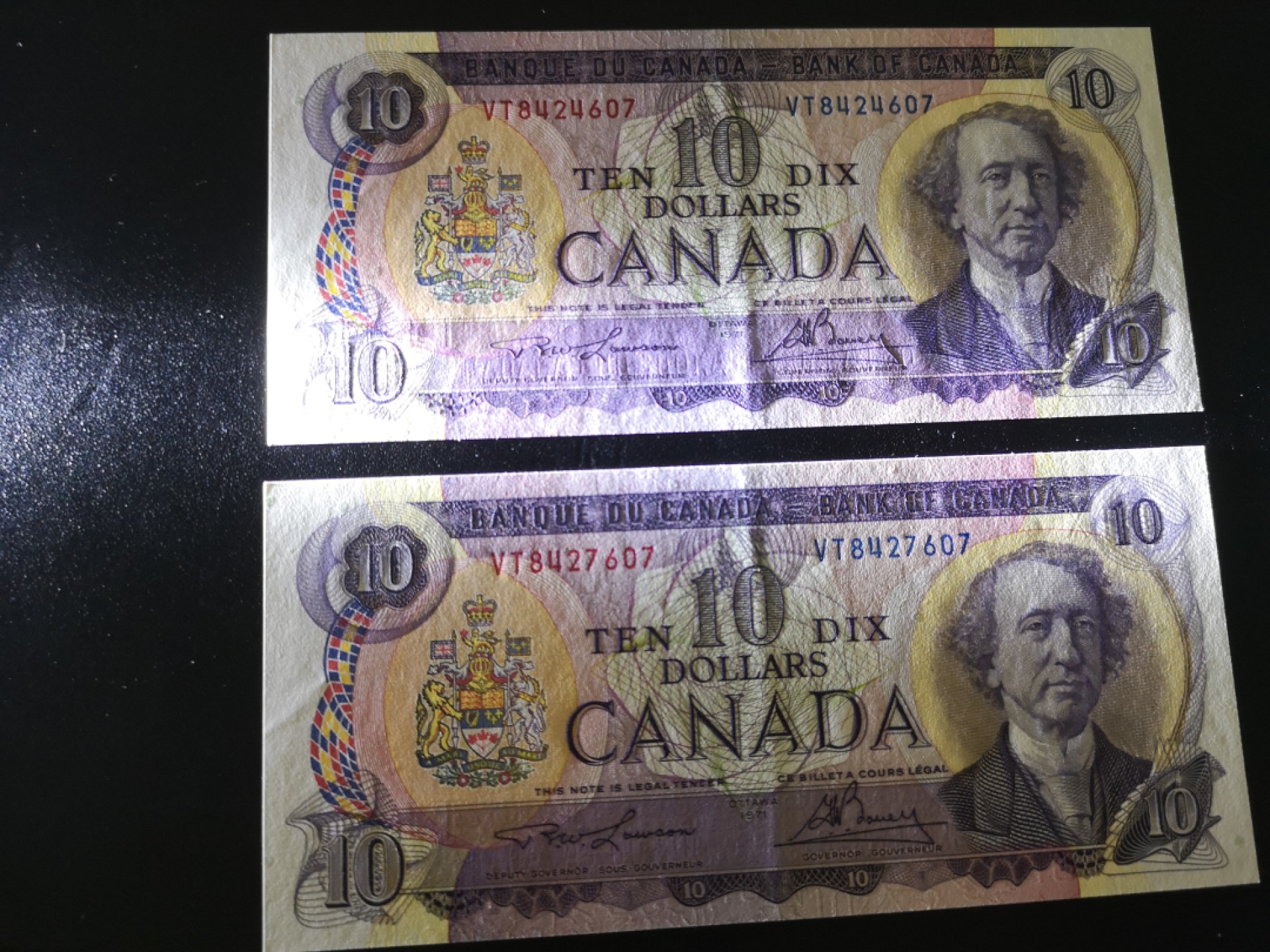 《外钞收藏家》第一百八十六期 1971年加拿大10加元 AU品相 两张一起