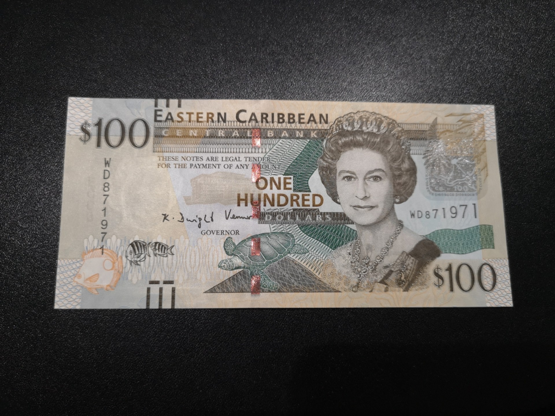《外钞收藏家》第一百八十六期 东加勒比女王 100刀 全新UNC