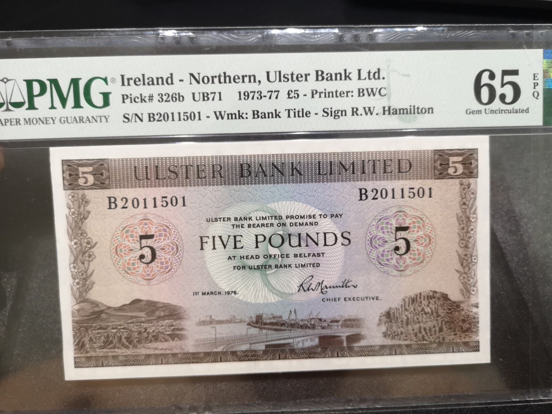 《外钞收藏家》第一百八十六期 1976年北爱尔兰5镑 PMG65 无47 BWC作品