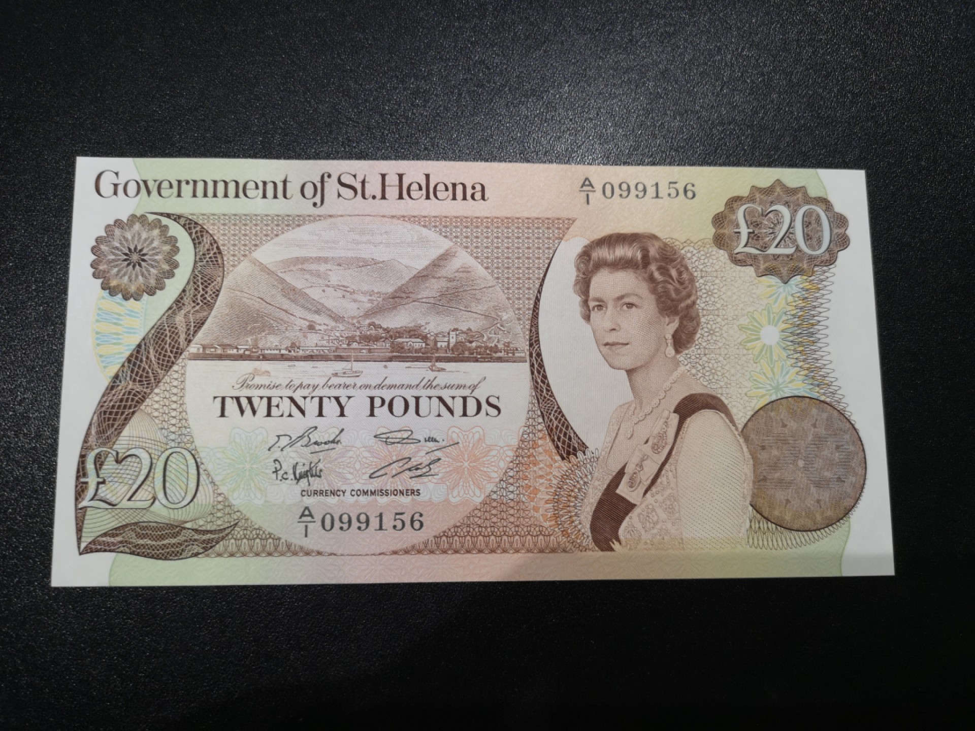 《外钞收藏家》第一百八十六期 圣赫勒拿岛20镑 全新UNC A/1冠 无47