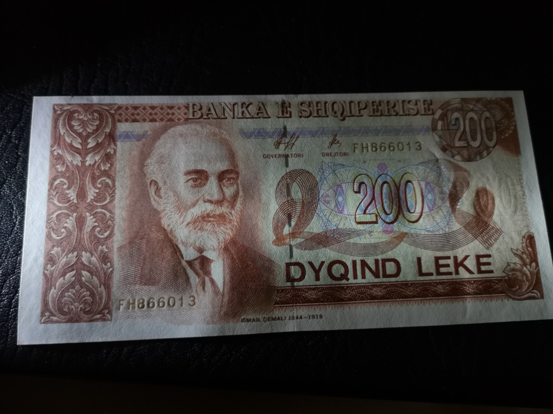 《外钞收藏家》第一百八十六期 1996年阿尔巴尼亚200 全新UNC 无47