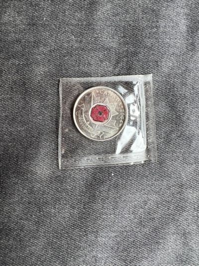 【币观天下】第193期钱币拍卖 - 2004 加拿大红花币