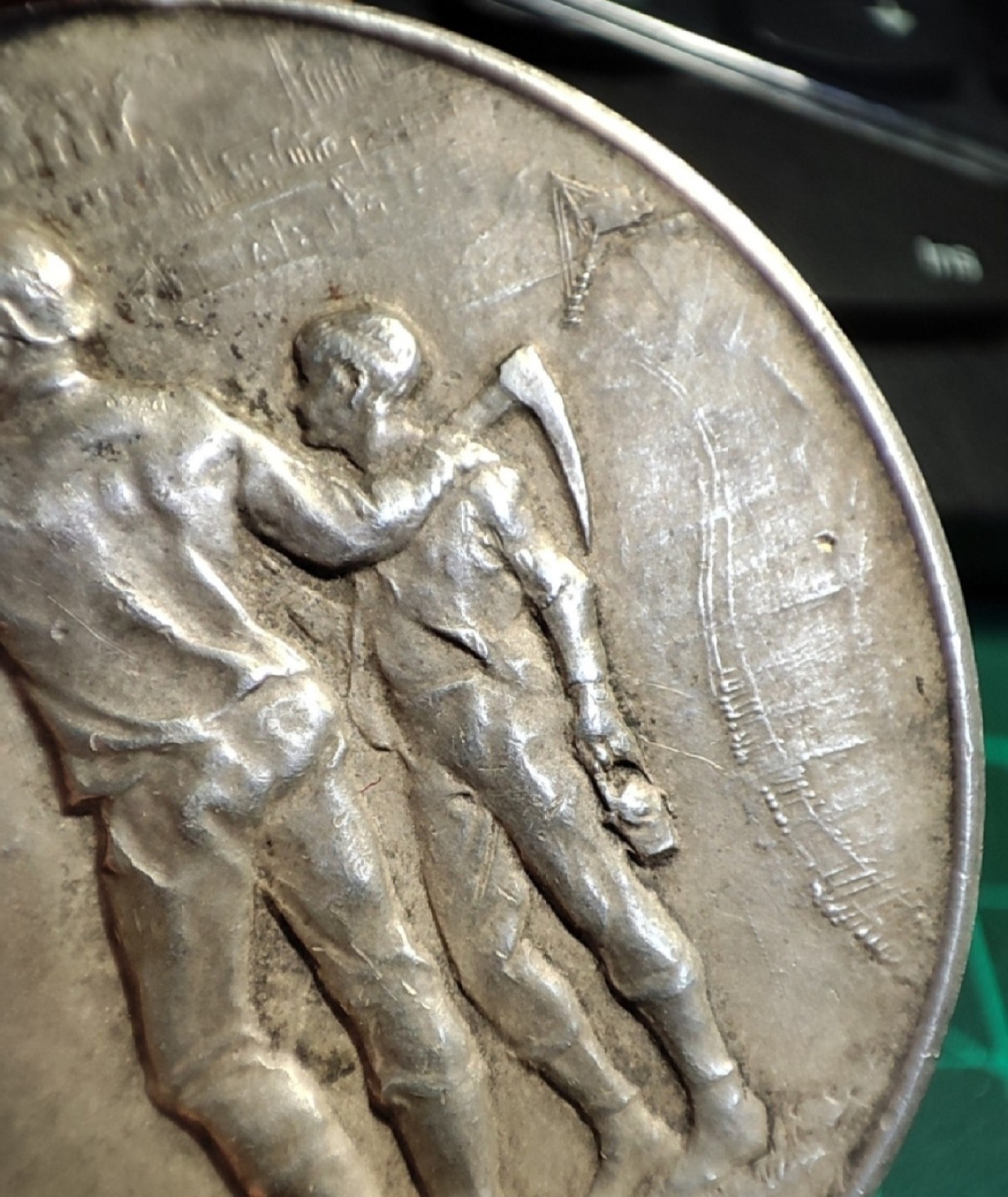 gush小明220705 德国煤炭行业大银章1930左右边缘一处小磕