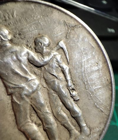 gush小明220705 德国煤炭行业大银章1930左右边缘一处小磕