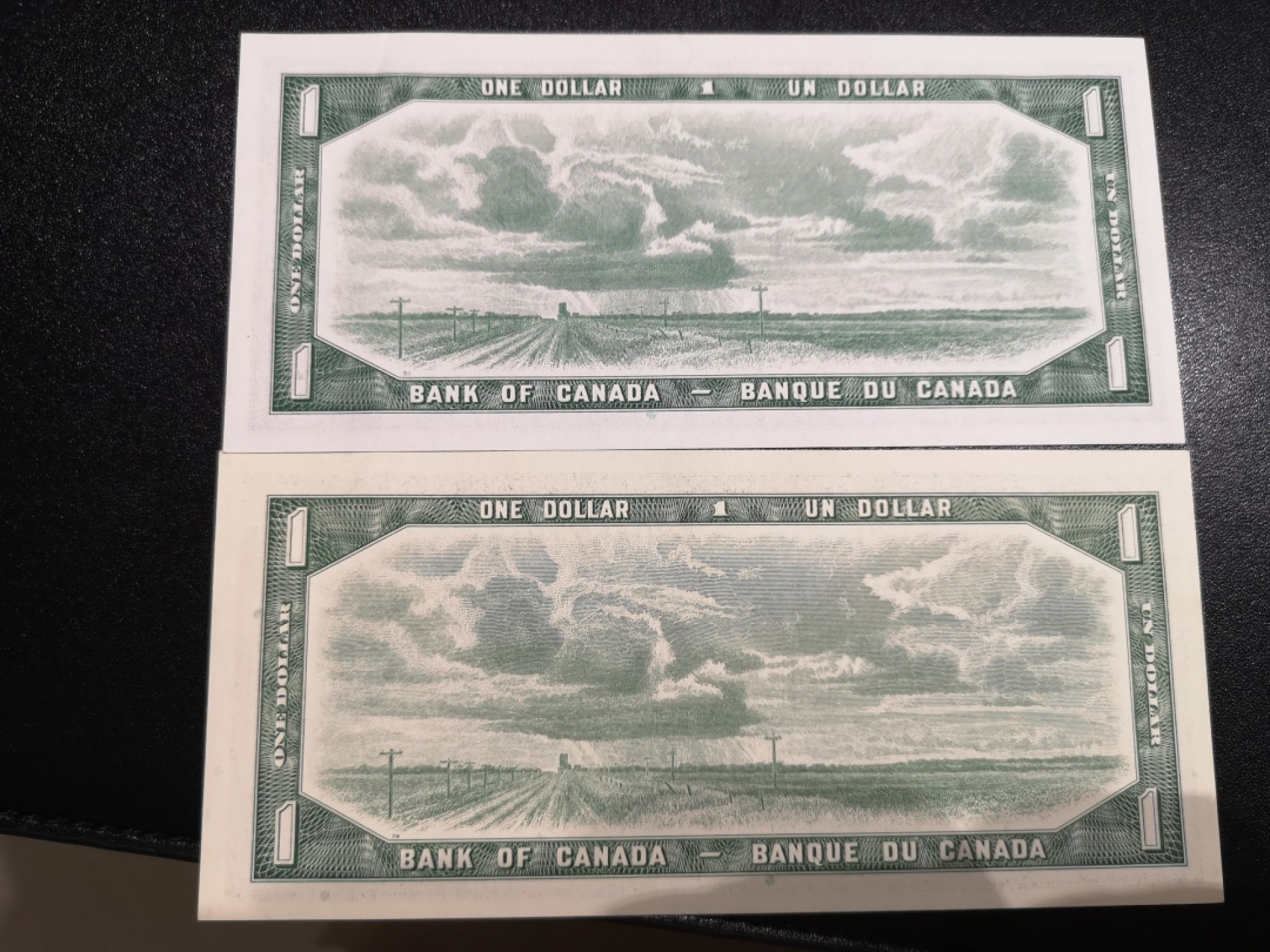 《外钞收藏家》第一百八十六期 1954年加拿大1元 两张 一张有压痕 一个有点油墨