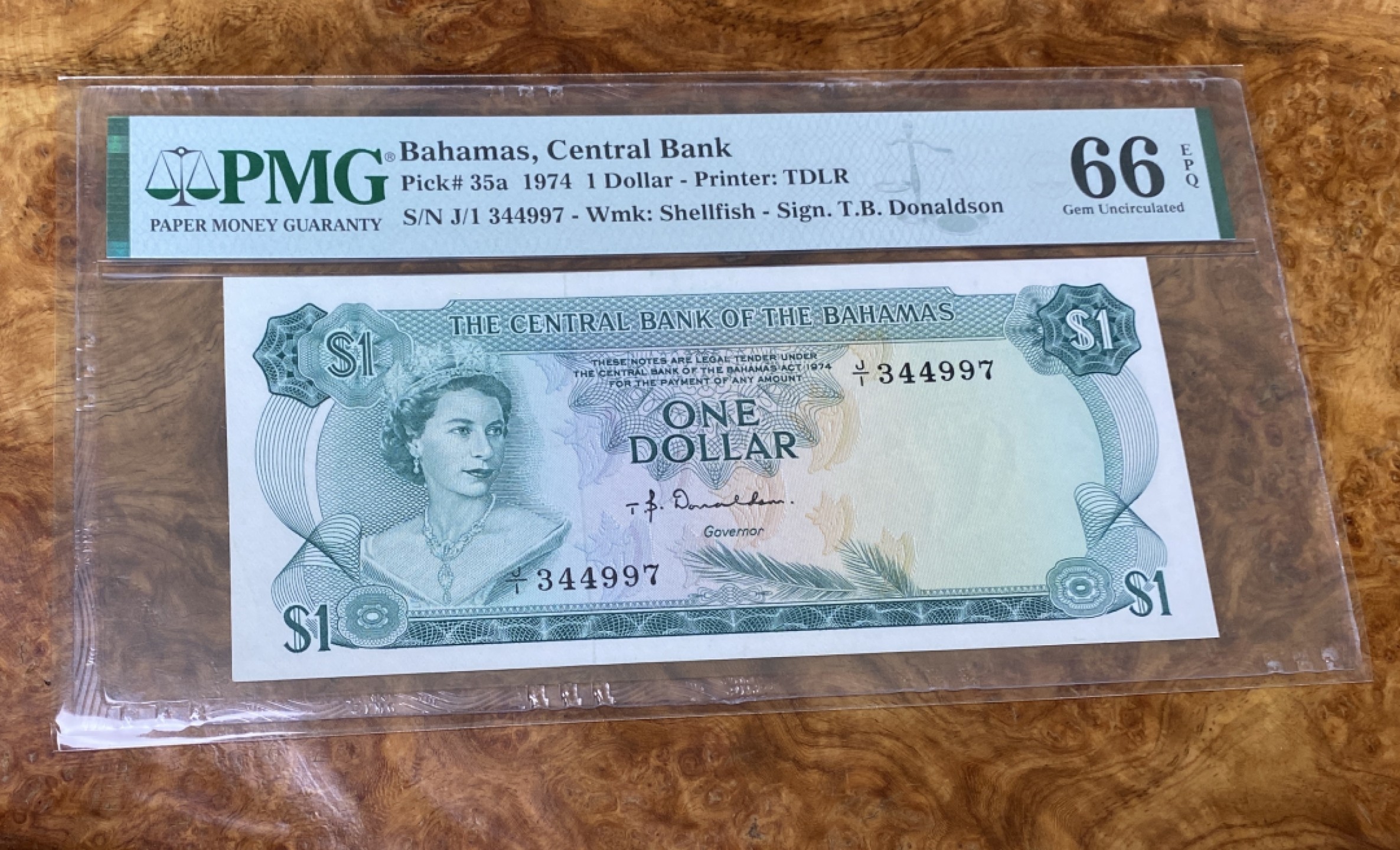 Chase Auction 第15期 - - 民国钞，外钞高分场（2022最后一期） 1974年巴哈马1元，PMG66，女王彩背！