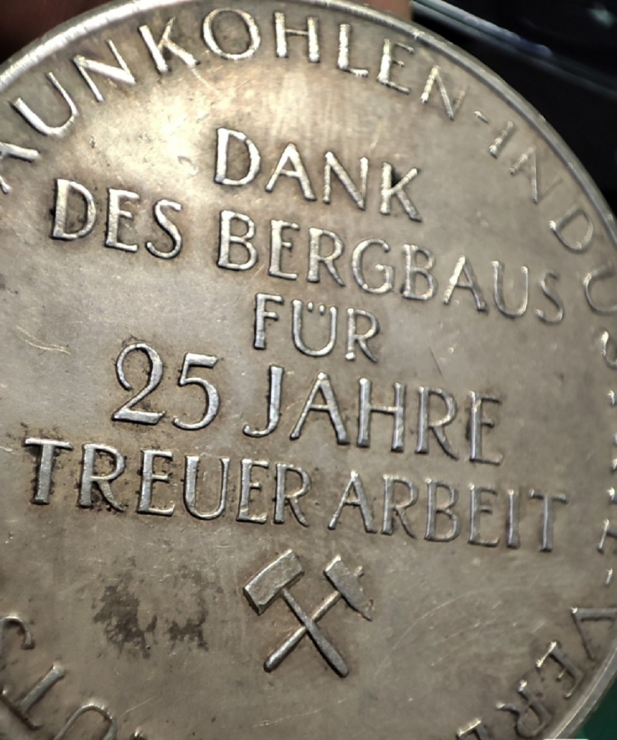 gush小明220705 德国煤炭行业大银章1930左右边缘一处小磕