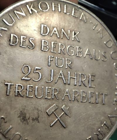 gush小明220705 德国煤炭行业大银章1930左右边缘一处小磕