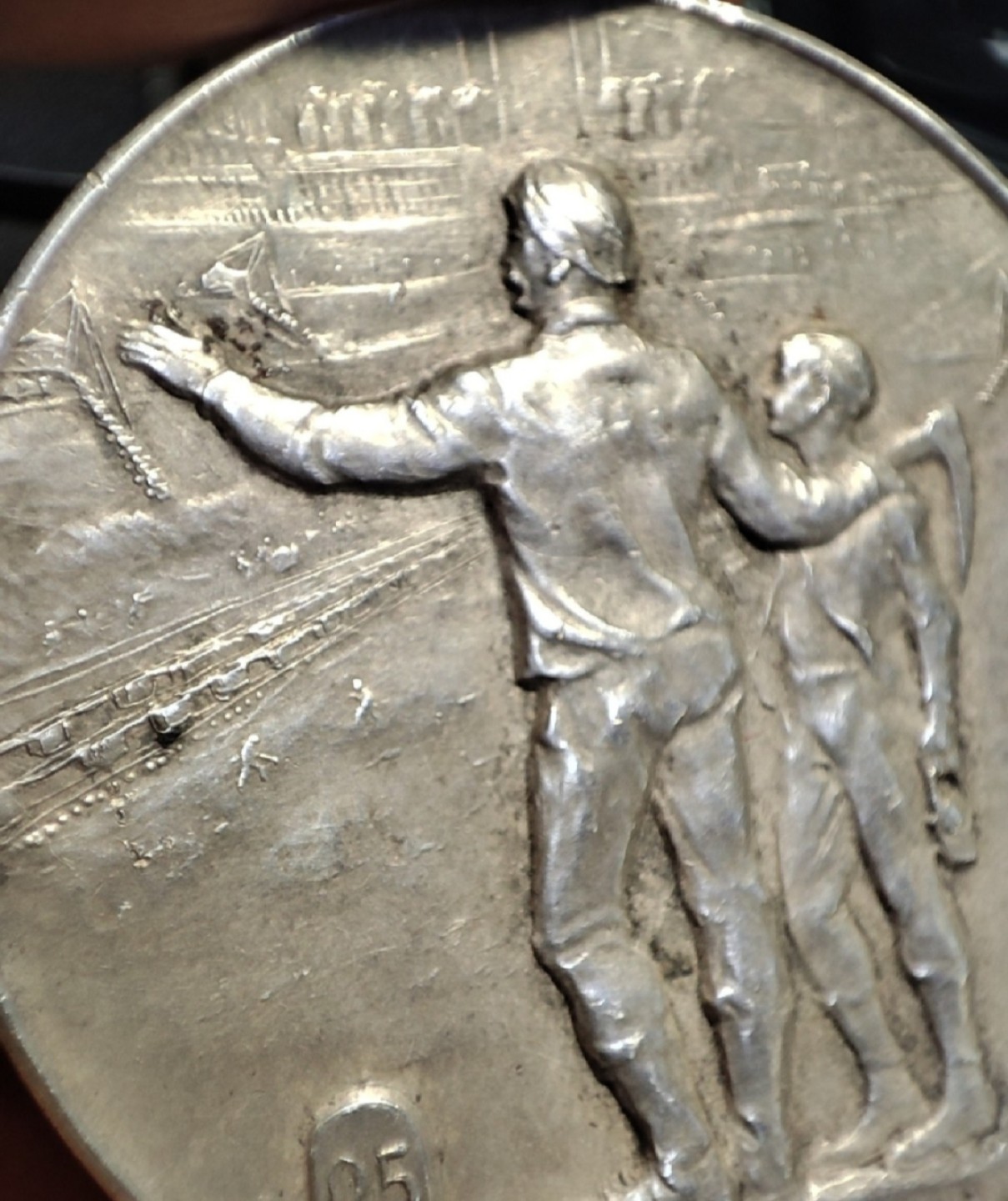 gush小明220705 德国煤炭行业大银章1930左右边缘一处小磕