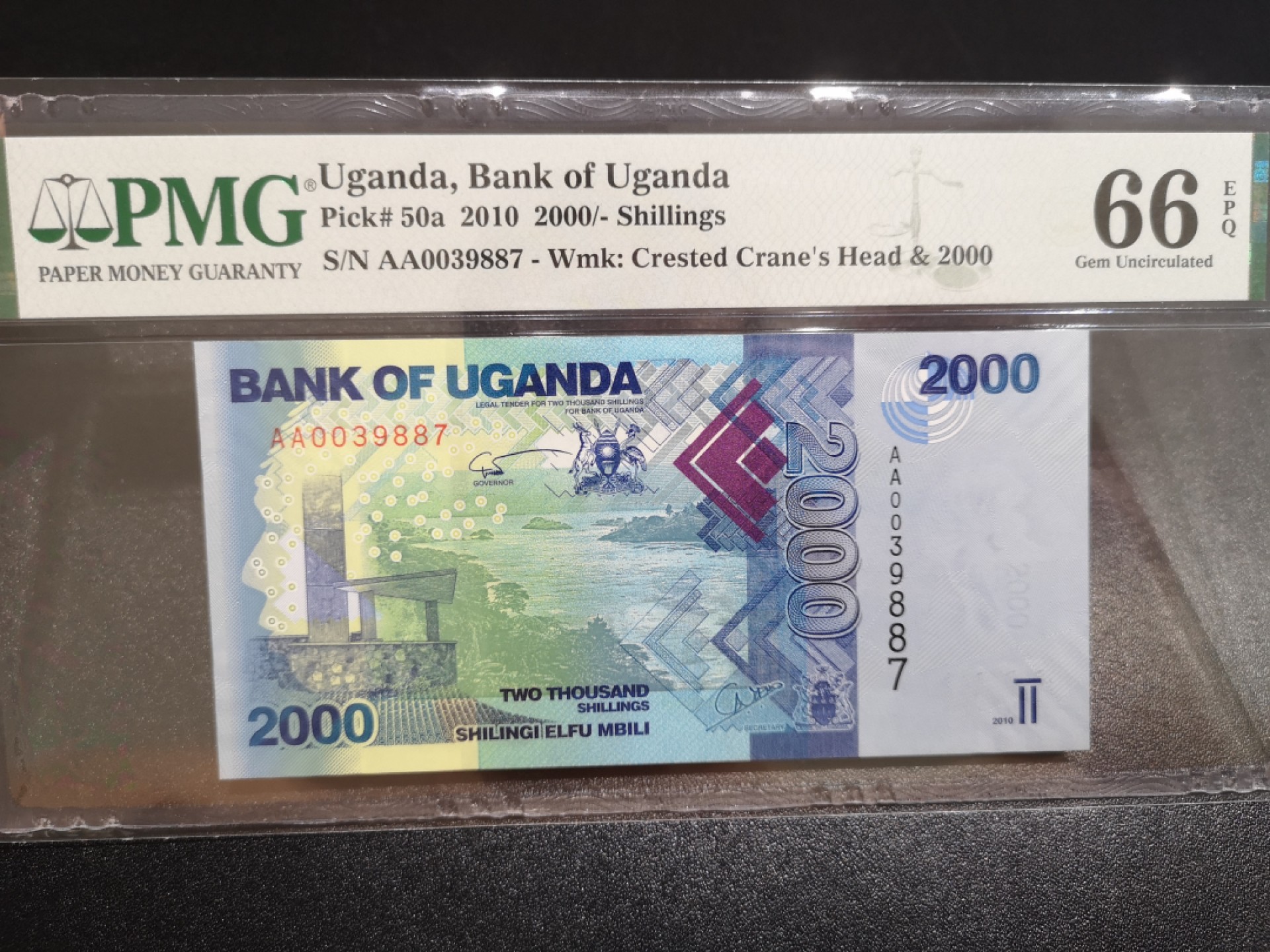 《外钞收藏家》第一百八十六期 2010年乌干达2000先令 AA冠 PMG66