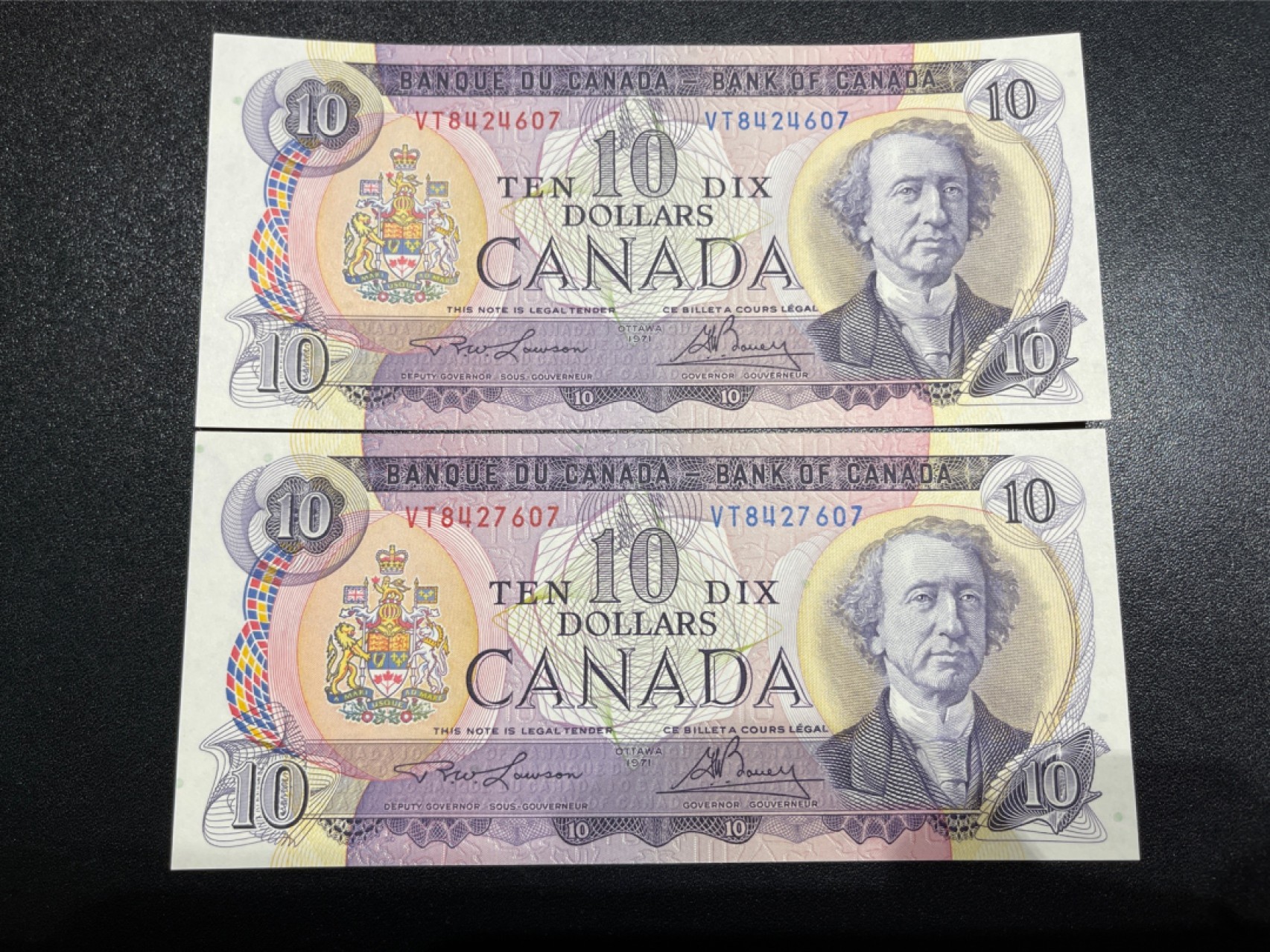 《外钞收藏家》第一百八十六期 1971年加拿大10加元 AU品相 两张一起