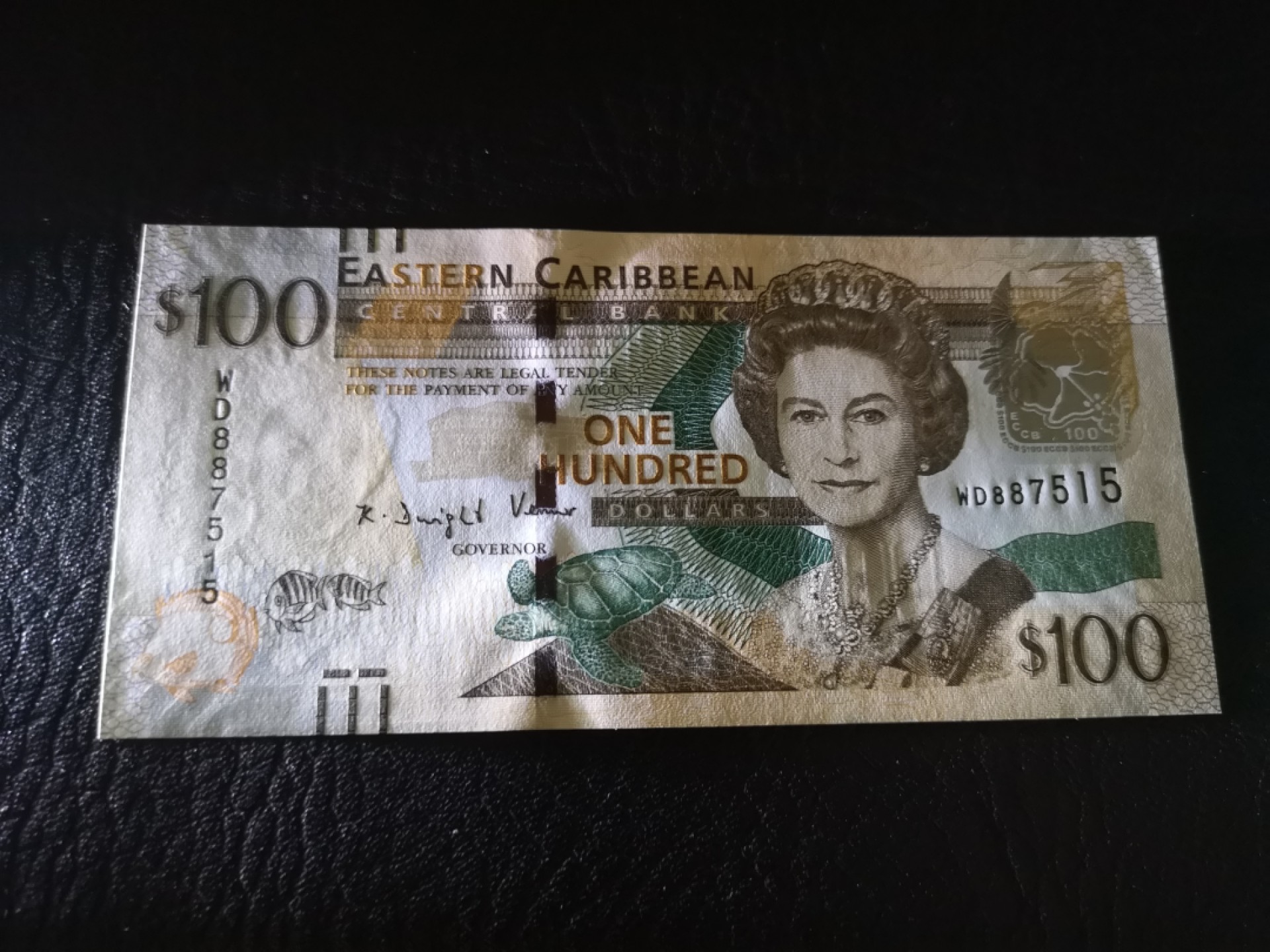 《外钞收藏家》第一百八十六期 东加勒比女王100刀 全新UNC