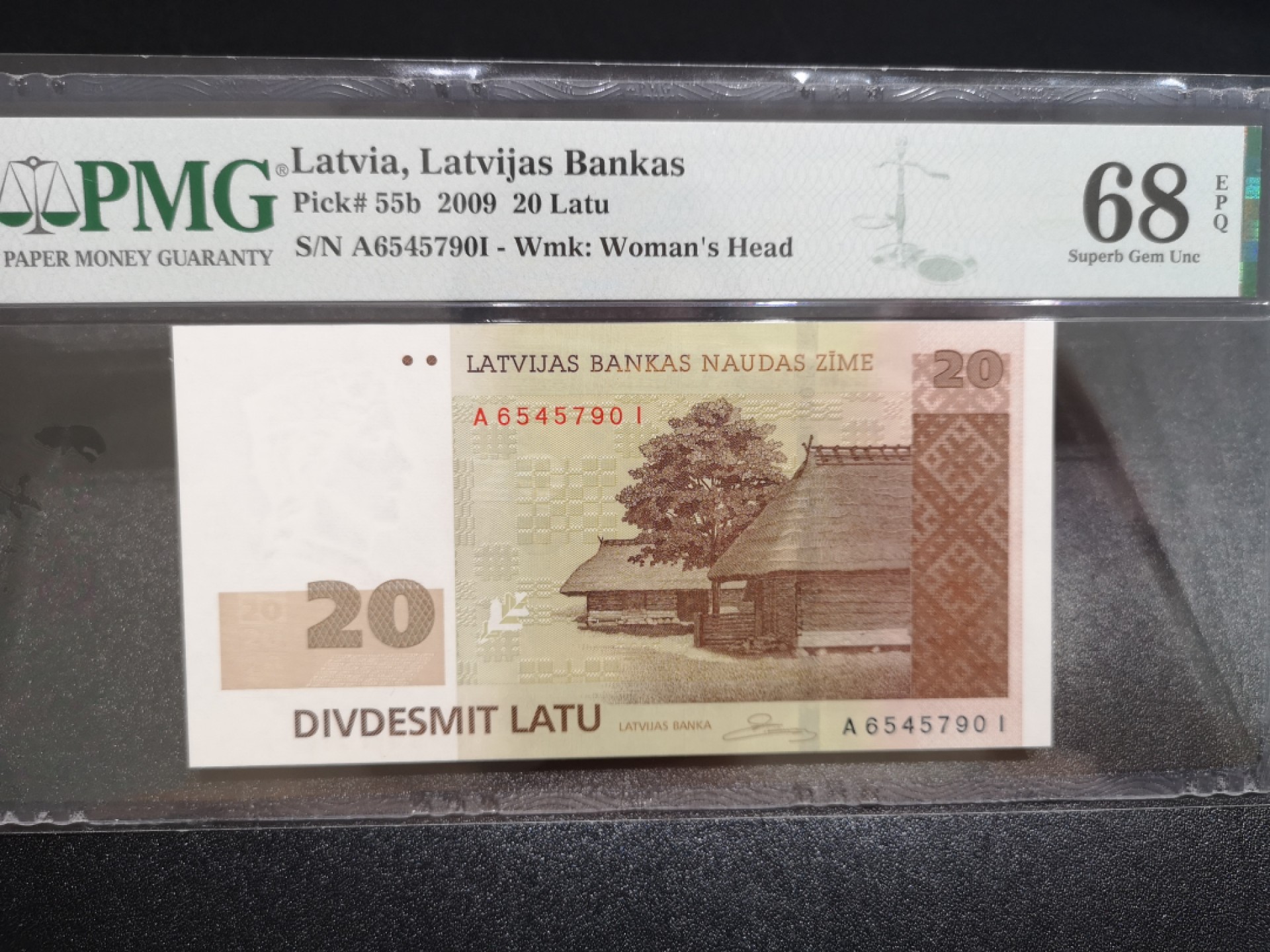 《外钞收藏家》第一百八十六期 2009年拉脱维亚20 A冠 PMG68