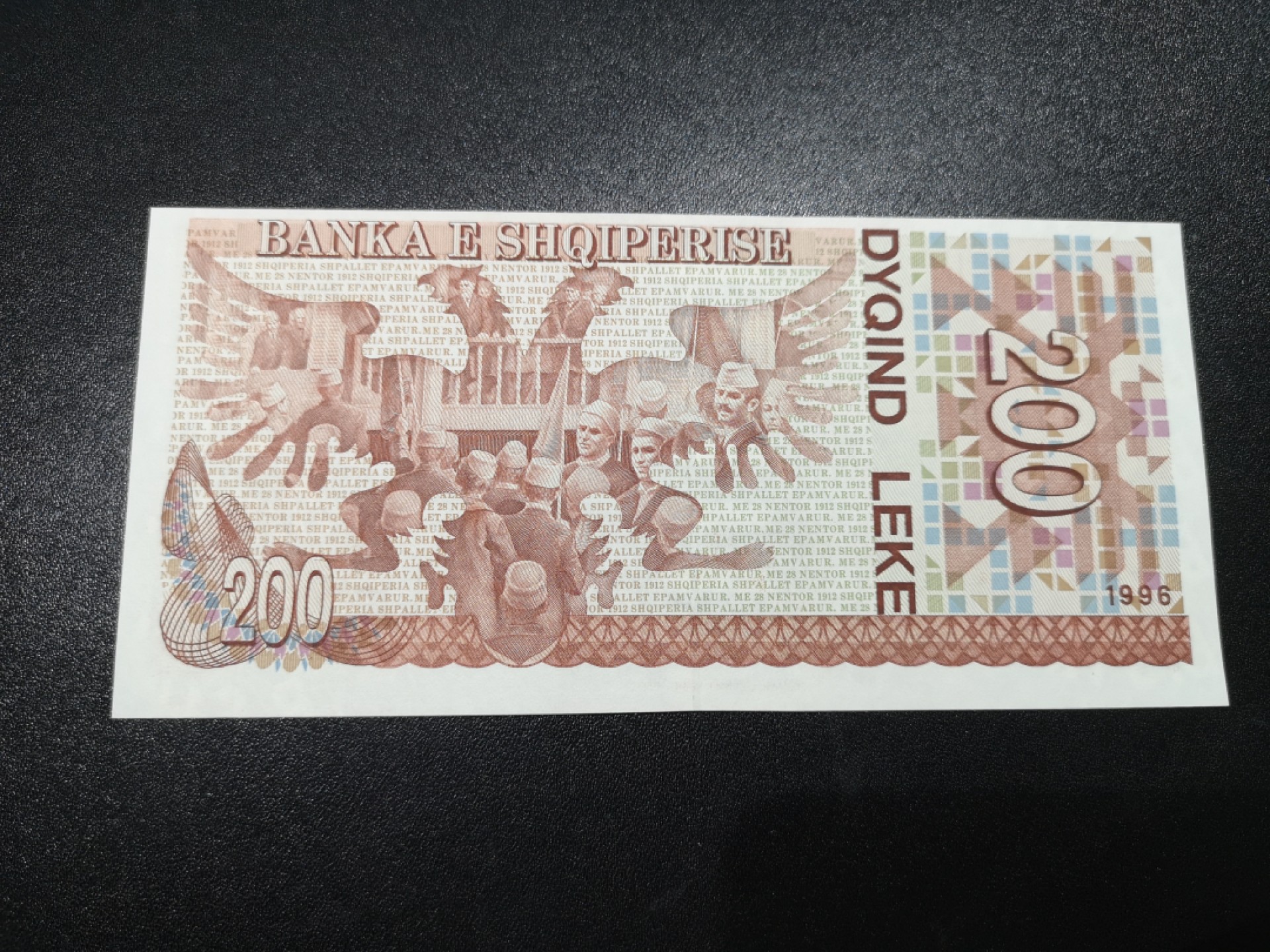 《外钞收藏家》第一百八十六期 1996年阿尔巴尼亚200 全新UNC 无47
