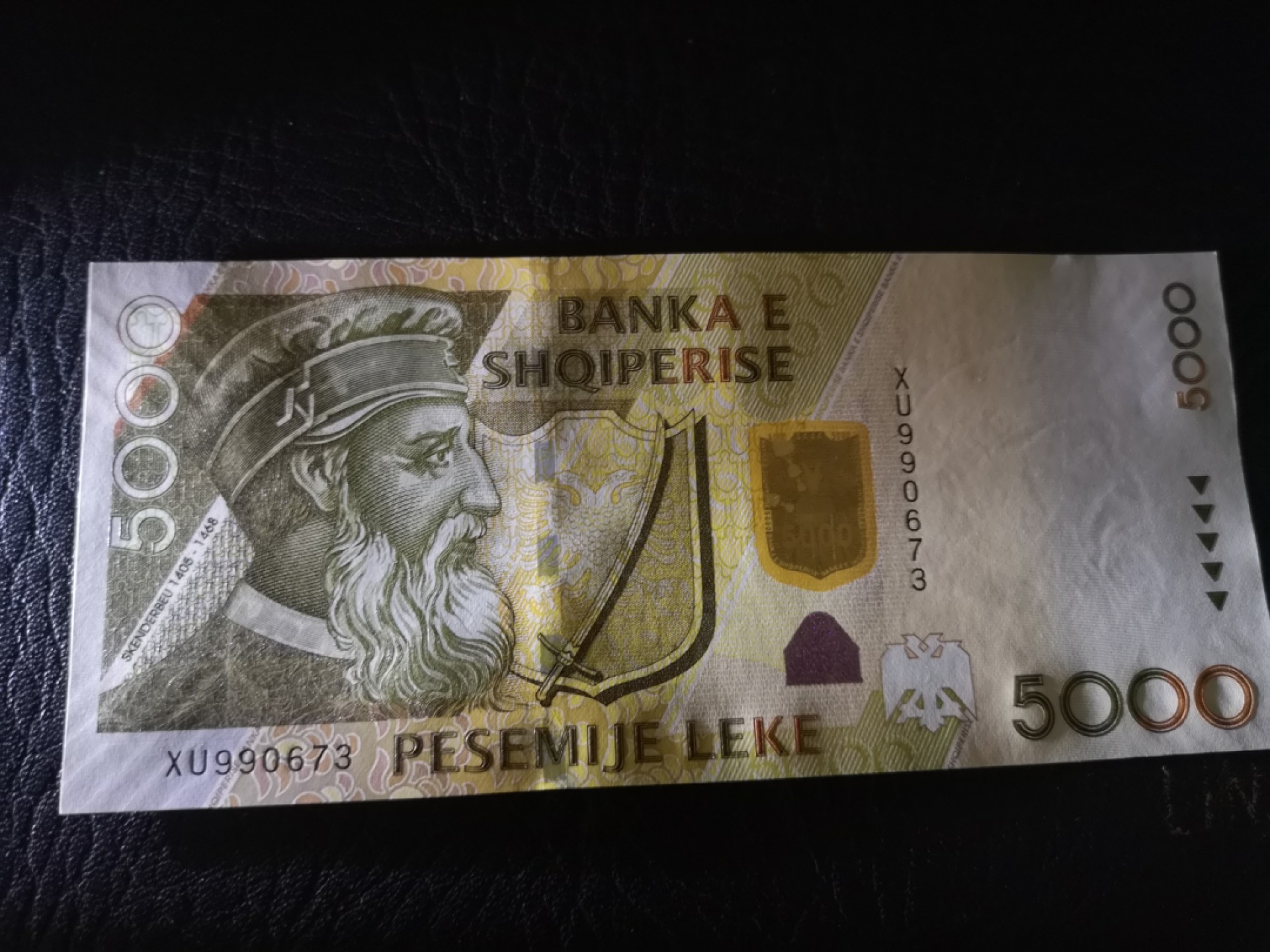 《外钞收藏家》第一百八十六期 2013年阿尔巴尼亚5000列克 全新UNC