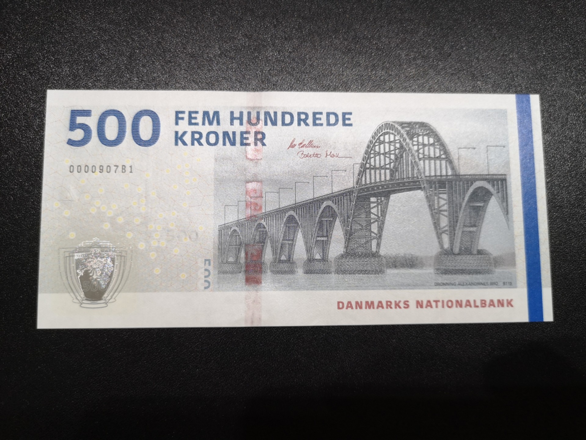 《外钞收藏家》第一百八十六期 丹麦桥版500克朗 全新UNC 百位号