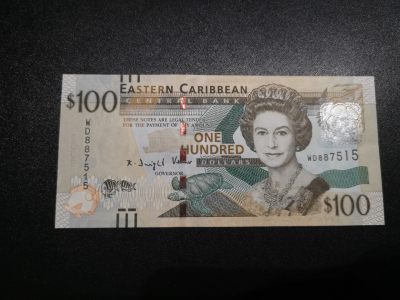 《外钞收藏家》第一百八十六期 - 东加勒比女王100刀 全新UNC