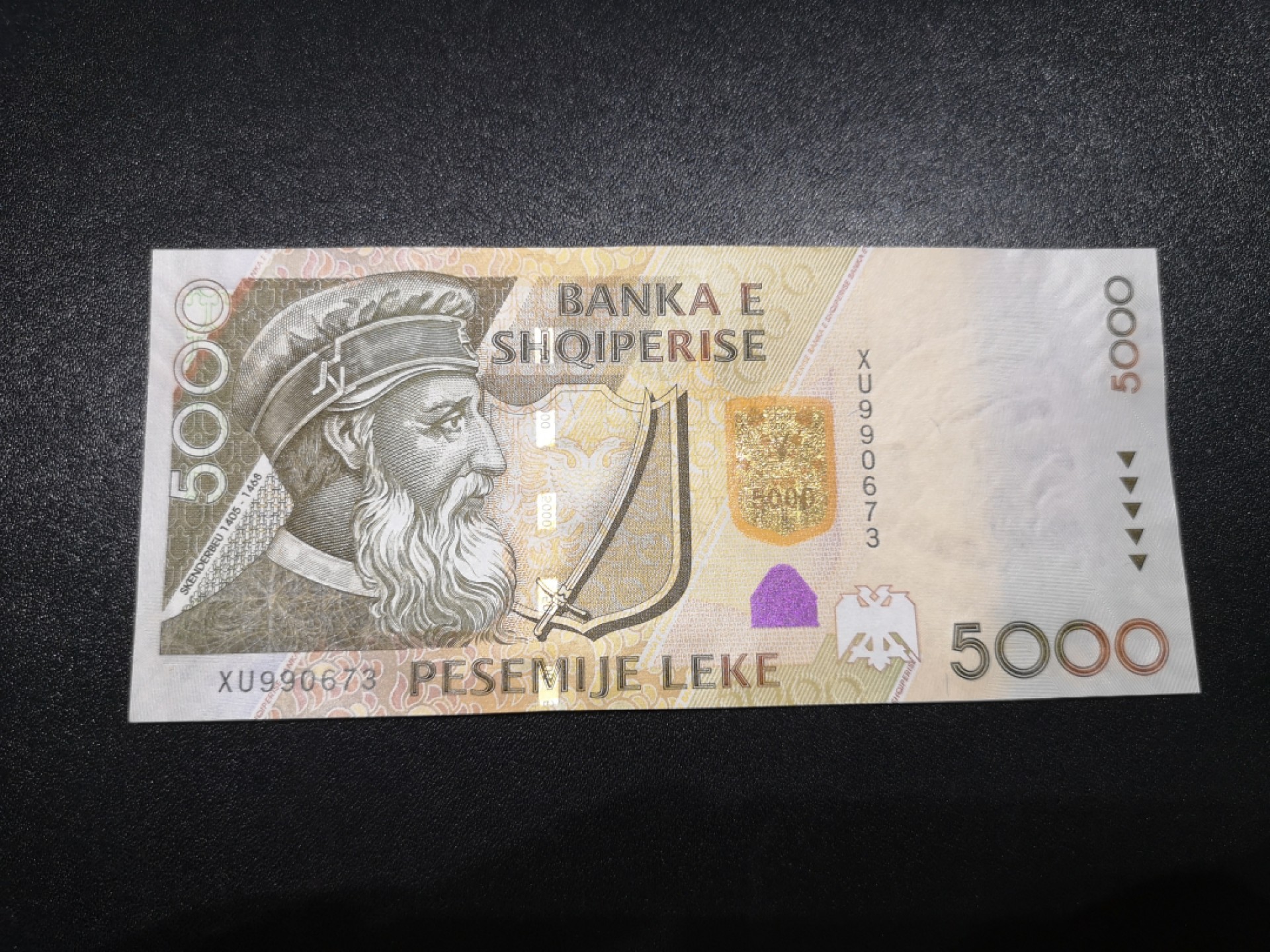 《外钞收藏家》第一百八十六期 2013年阿尔巴尼亚5000列克 全新UNC