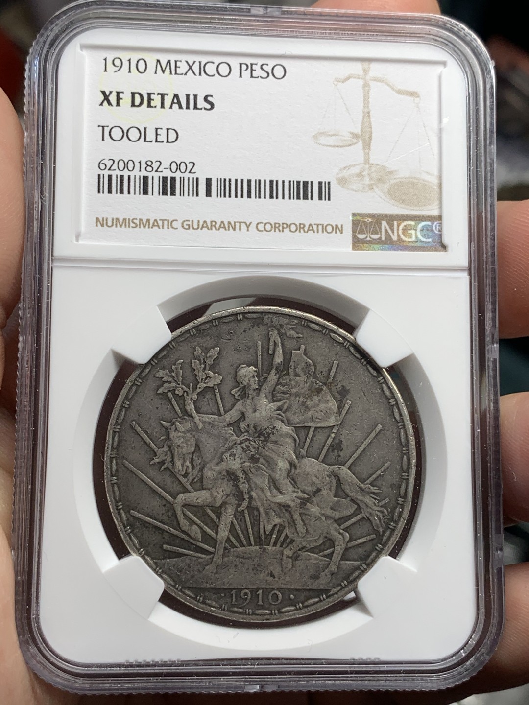 《竞宝斋》西.葡及其殖民地国家专场-第70场（全场不限金额包邮） NGC-XFD 墨西哥 热门品种 1910年骑马鹰洋 1比索 银币 原味包浆