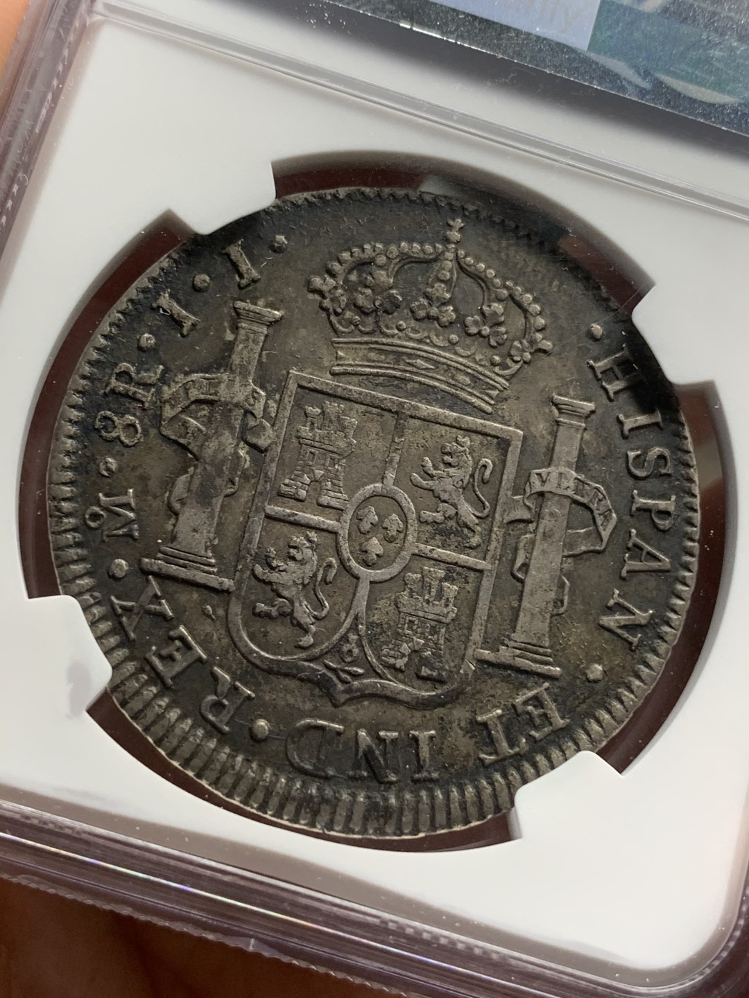 《竞宝斋》西.葡及其殖民地国家专场-第70场（全场不限金额包邮） NGC-XF45 墨西哥双柱 费迪南七世 1818 8里亚尔银币 吉祥年份 酱彩老包浆 深打 收藏必选