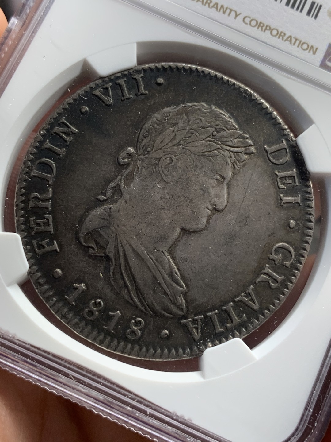 《竞宝斋》西.葡及其殖民地国家专场-第70场（全场不限金额包邮） NGC-XF45 墨西哥双柱 费迪南七世 1818 8里亚尔银币 吉祥年份 酱彩老包浆 深打 收藏必选