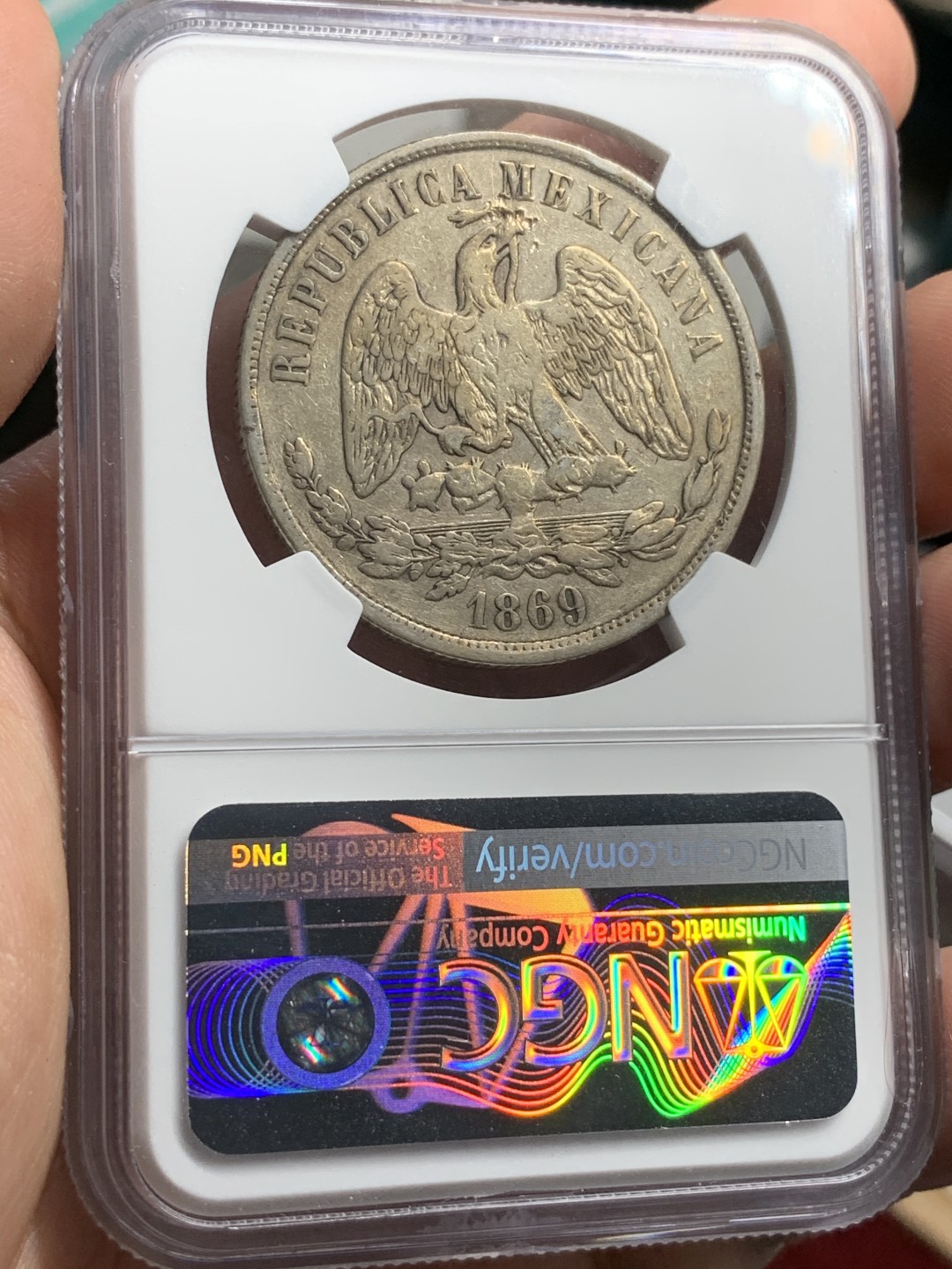 《竞宝斋》西.葡及其殖民地国家专场-第70场（全场不限金额包邮） NGC-XFD  墨西哥天平鹰洋 1869首年版 1比索 墨西哥厂 非常少  目前天平大热门 难得一见的天平  