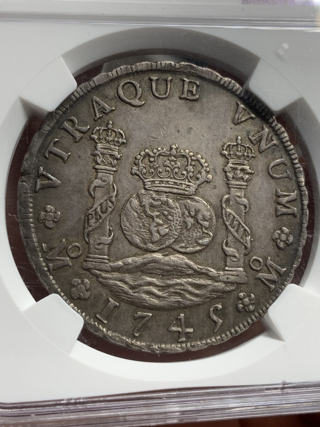 《竞宝斋》西.葡及其殖民地国家专场-第70场（全场不限金额包邮） NGC MS62 墨西哥 早期费五 1745年 地球双柱银币 双面深包浆 水波清晰 难得品相