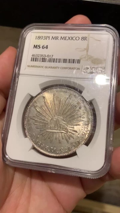 《竞宝斋》西.葡及其殖民地国家专场-第70场（全场不限金额包邮） NGC MS64 墨西哥 1893PI版 花边鹰洋 波多西最后一年 比较少的品种 底板光亮 羽毛好 淡五彩包浆