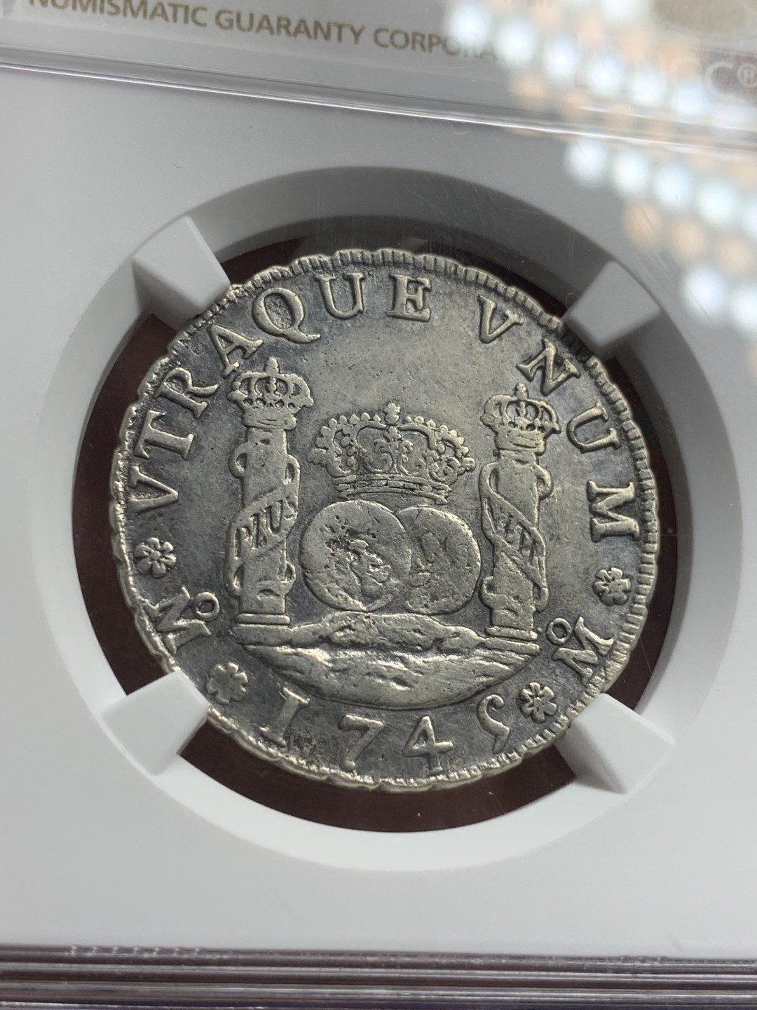 《竞宝斋》西.葡及其殖民地国家专场-第70场（全场不限金额包邮） NGC 评级 墨西哥 1745年 菲利普五世4R 地球双柱银币 细节好给的VF 太低