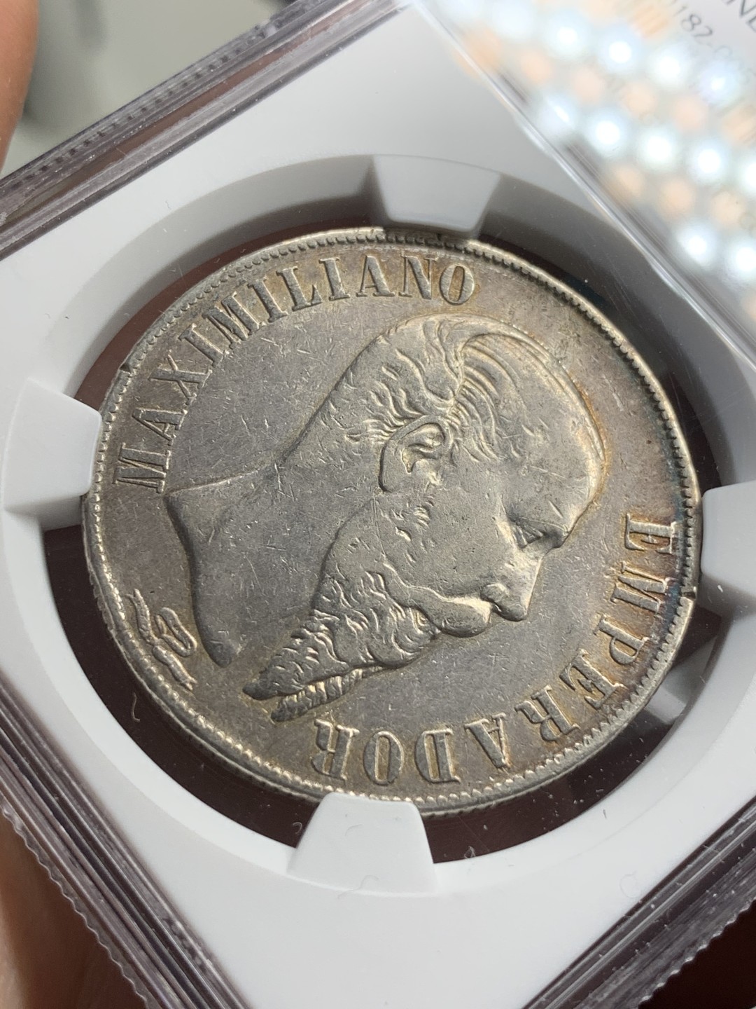 《竞宝斋》西.葡及其殖民地国家专场-第70场（全场不限金额包邮） NGC-VFD 墨西哥第二帝国 马西米连 1866年 1比索 悲壮皇帝 高价品种 总体挺不错 细节见图