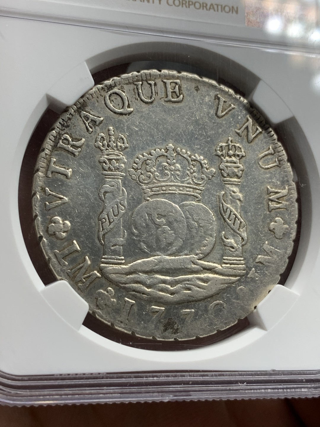 《竞宝斋》西.葡及其殖民地国家专场-第70场（全场不限金额包邮） NGC AU评级  秘鲁1770 卡洛斯三世8R地球双柱银币，稀少厂铭无点版，克劳斯目录无定价